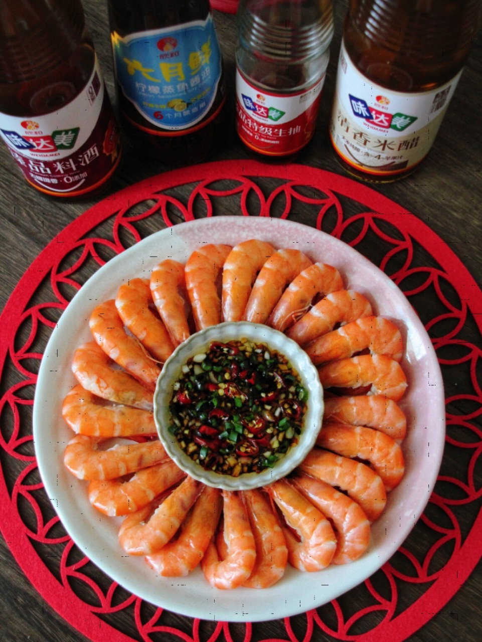 快过年了,餐桌上少不了各种海鲜,分享这款万能海鲜蘸料汁,年夜饭轻松