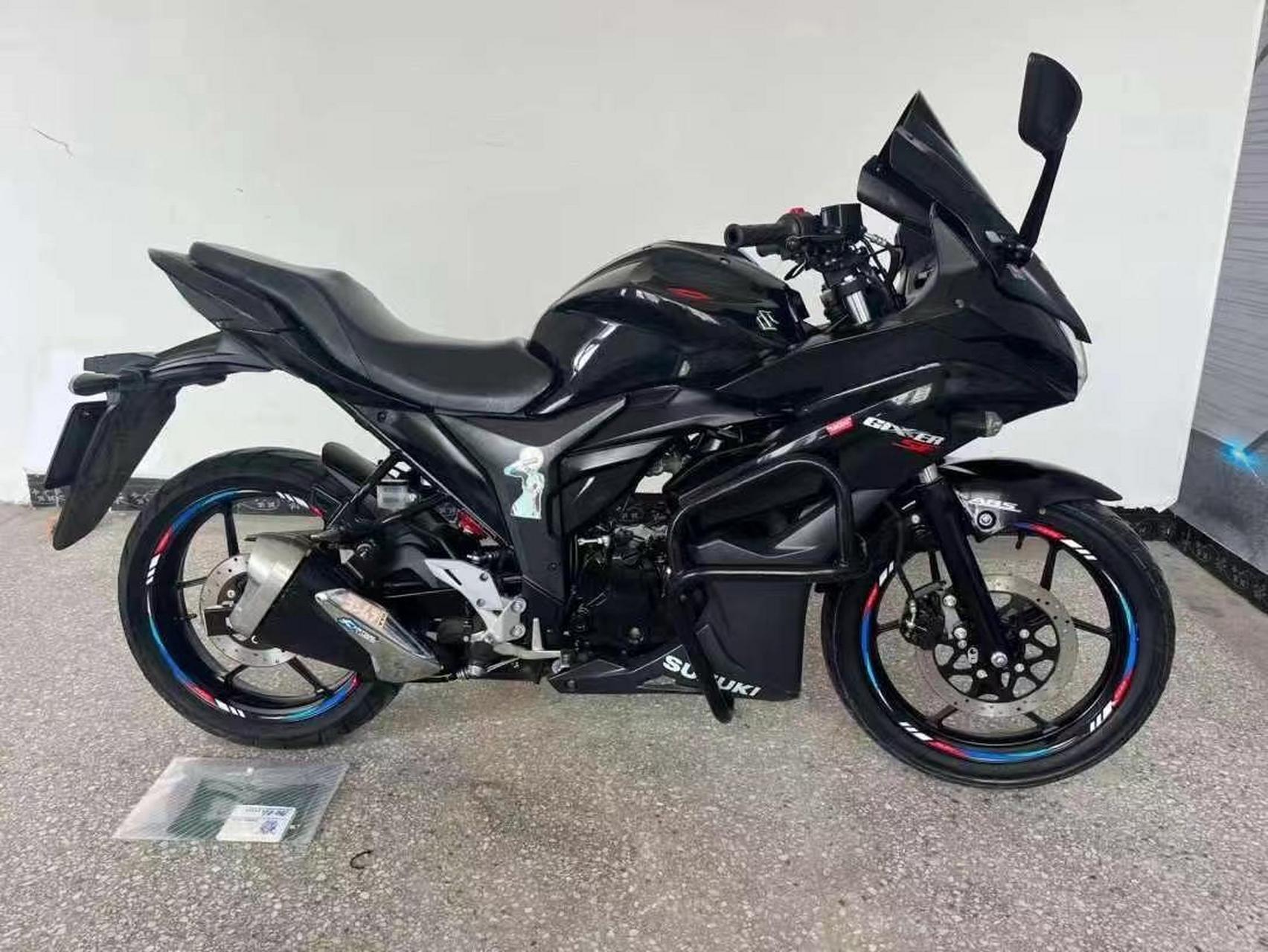 精品铃木gsx155黑武士版本,手续齐全车牌行驶证大本,采用国四电喷铃木