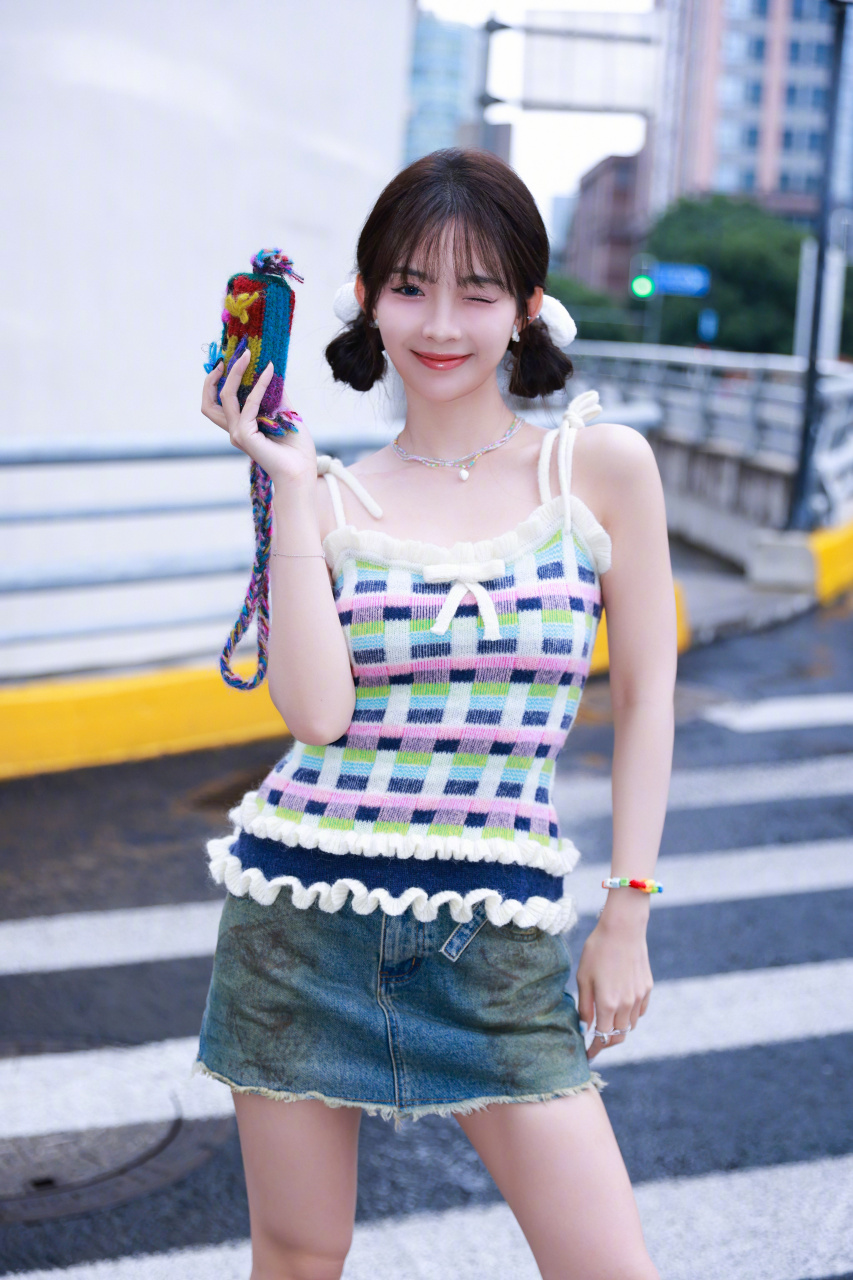 snh48##seeumoromoro#  甜美吊带搭配牛仔短裙,在