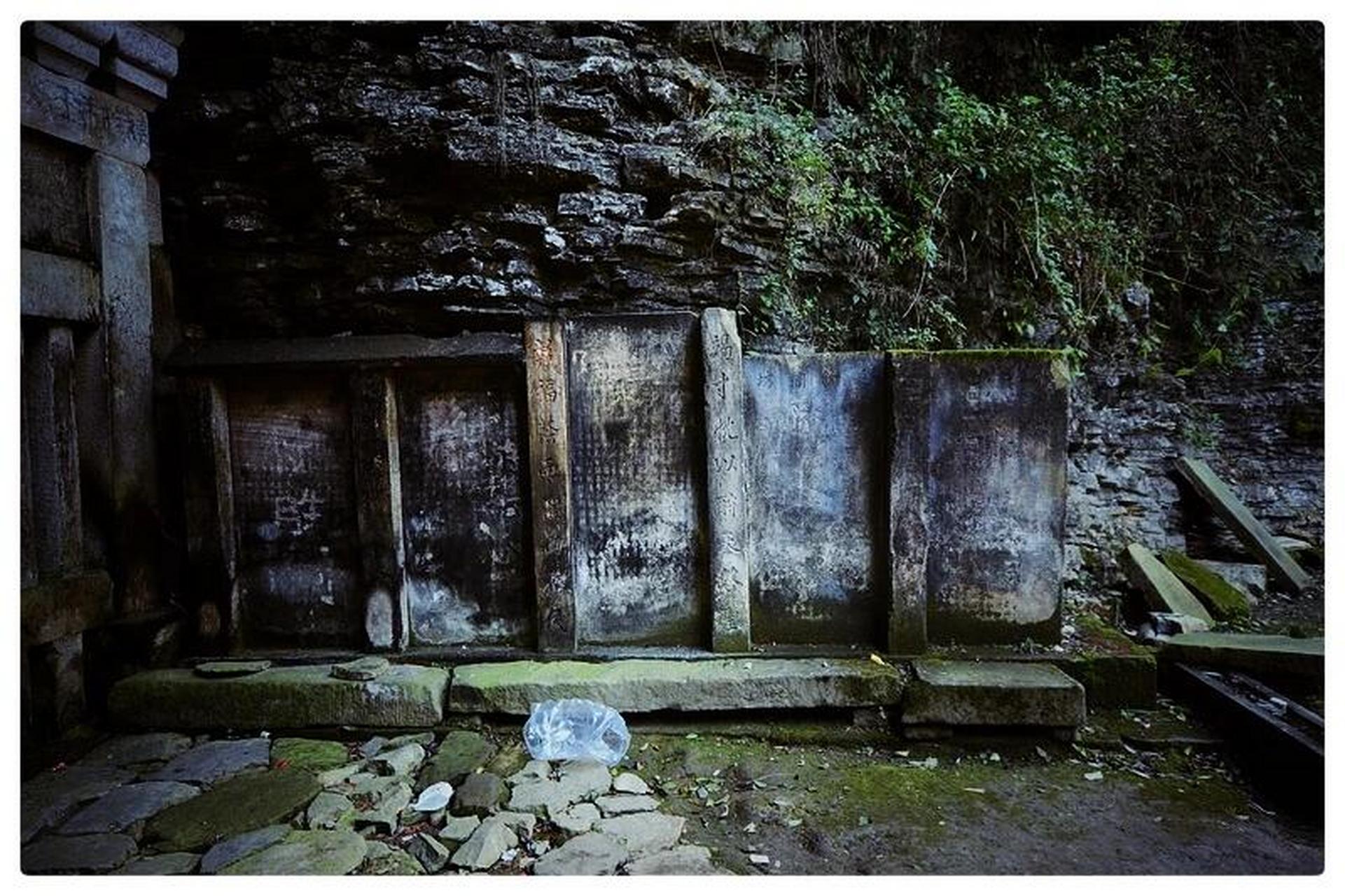 邻水老龙洞 邻水老龙洞坐落在邻水县三古镇双丰村5组,始建于清道光二