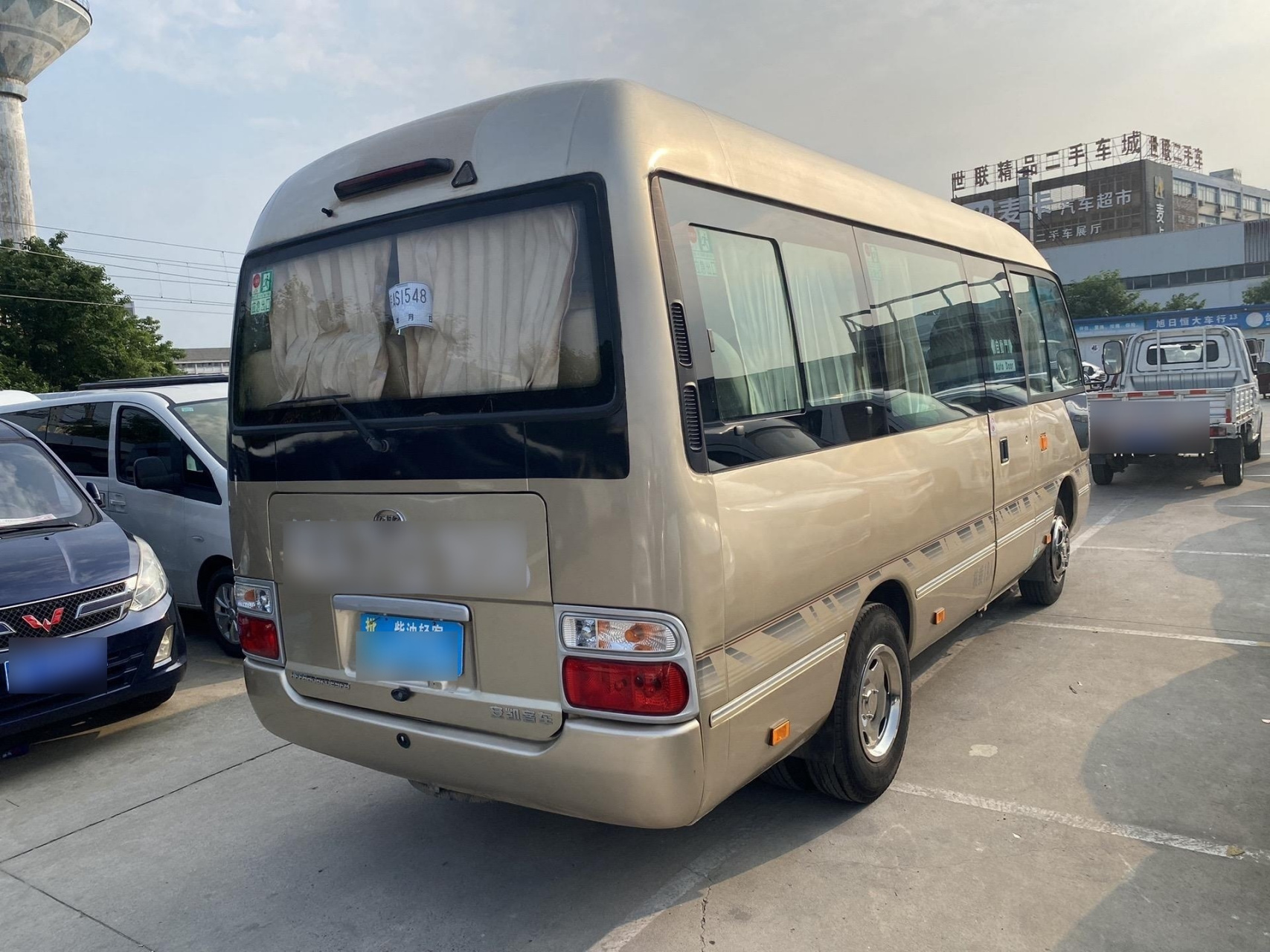 江淮宝斯通客车.2021年5月上牌,19座中型普通客车,气刹,电动门,3.