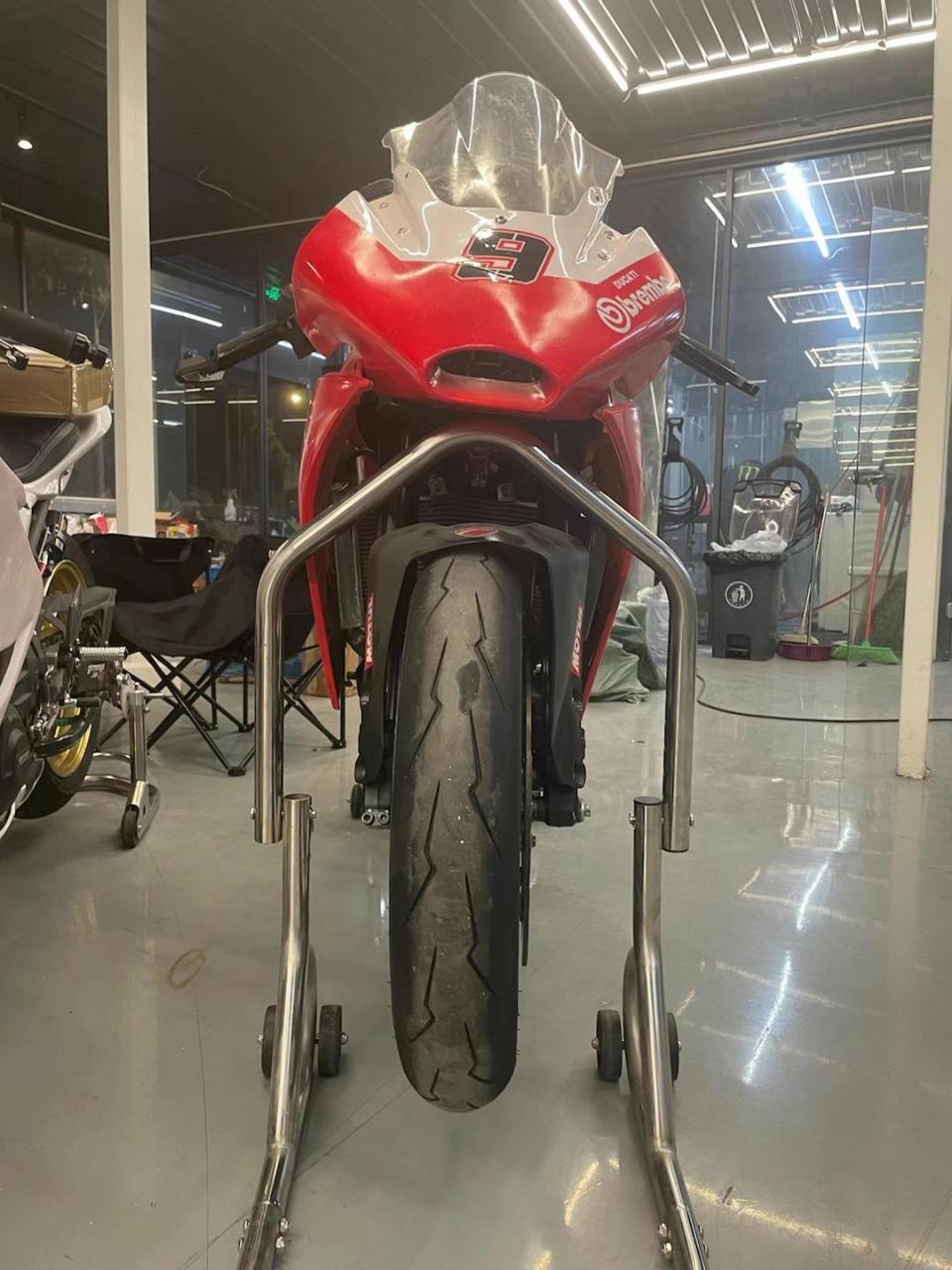 ktmrc390赛道改装车,手续没有.车龄五年7千公里左右.