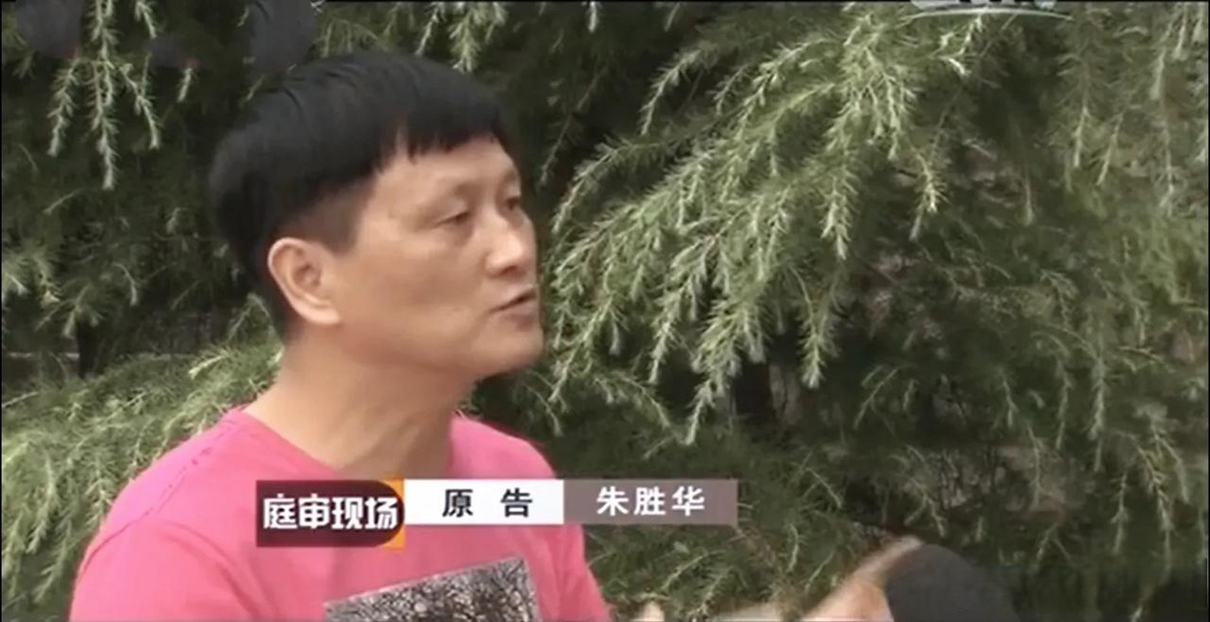 江苏徐州,朱胜华把房子卖给了妻子(胡玲)的弟弟胡明利,并给胡明利写了