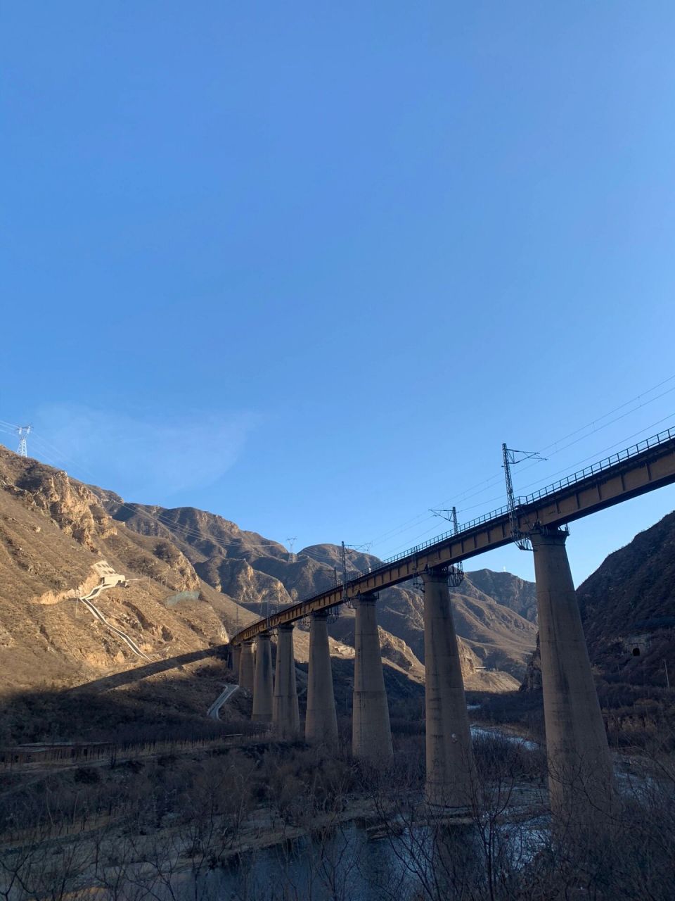 挂壁公路铁马冰河,从门头沟穿越到古幽州 这是一条离北京最近的挂壁