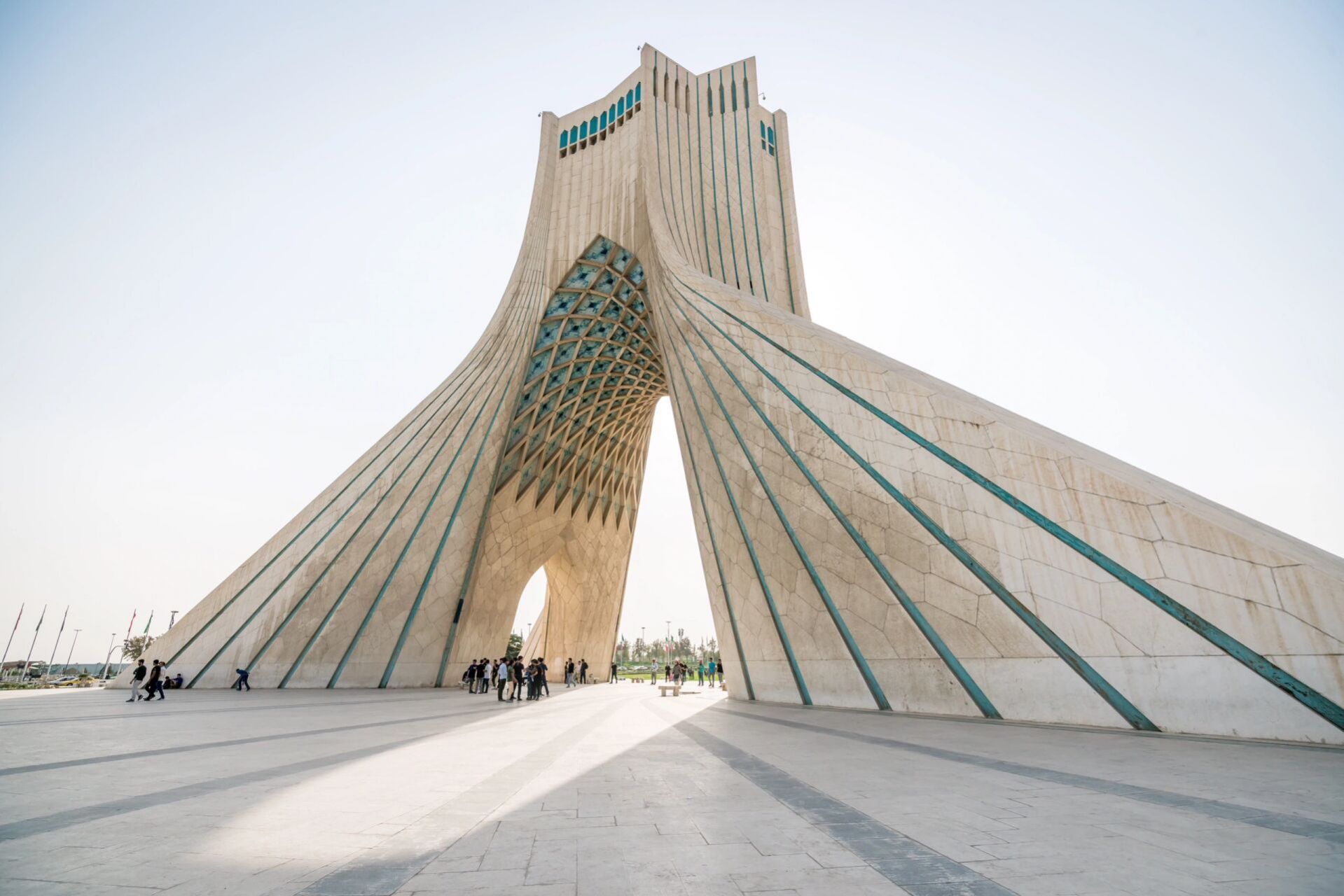 伊朗版"大裤衩" — 德黑兰自由塔 位于德黑兰阿扎迪广场的一座纪念碑