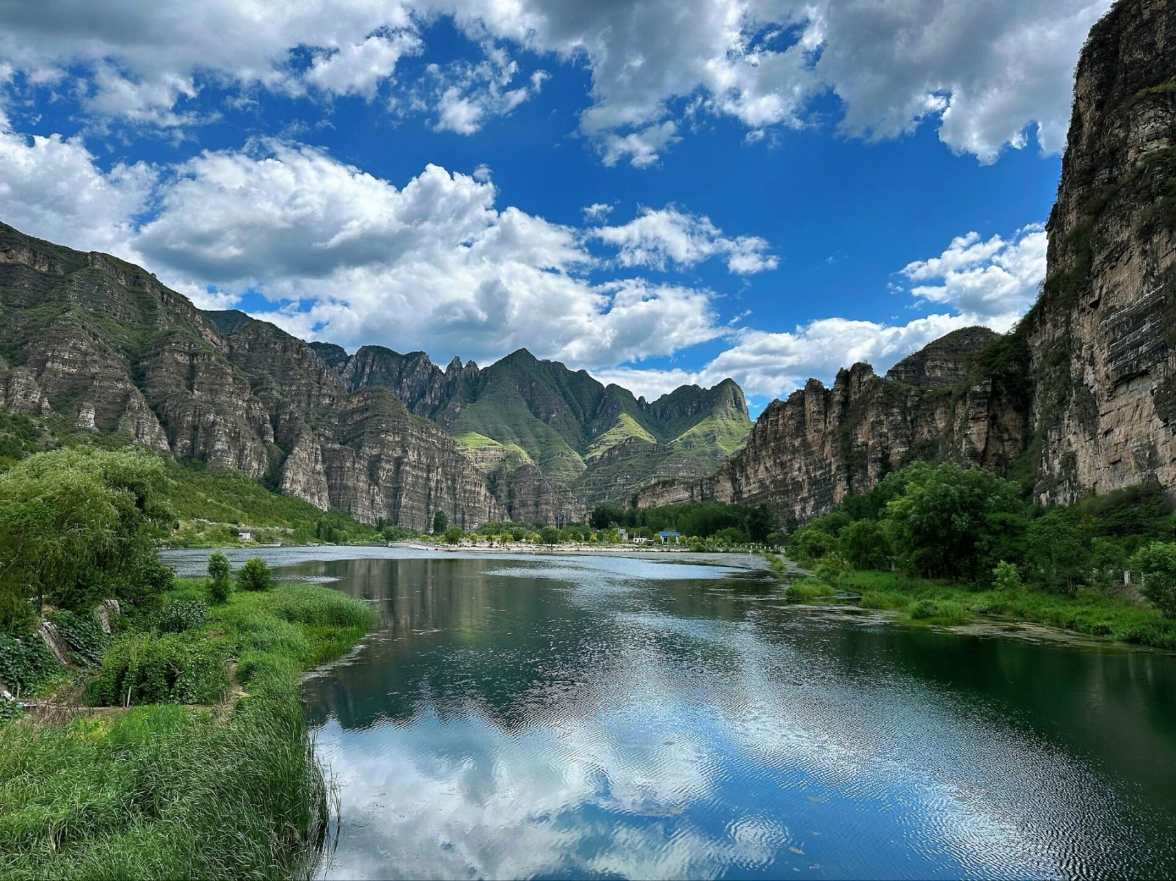 房山十渡美景 有幸在北京的暴雨前来到房山十渡,感受来自绿水青山蓝天