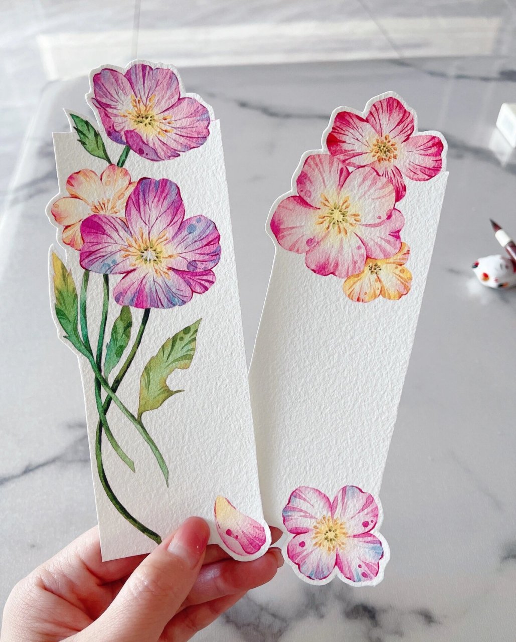 水彩书签(附过程图) 就喜欢画这些小可爱,轻轻松松,感觉很解压,小花花