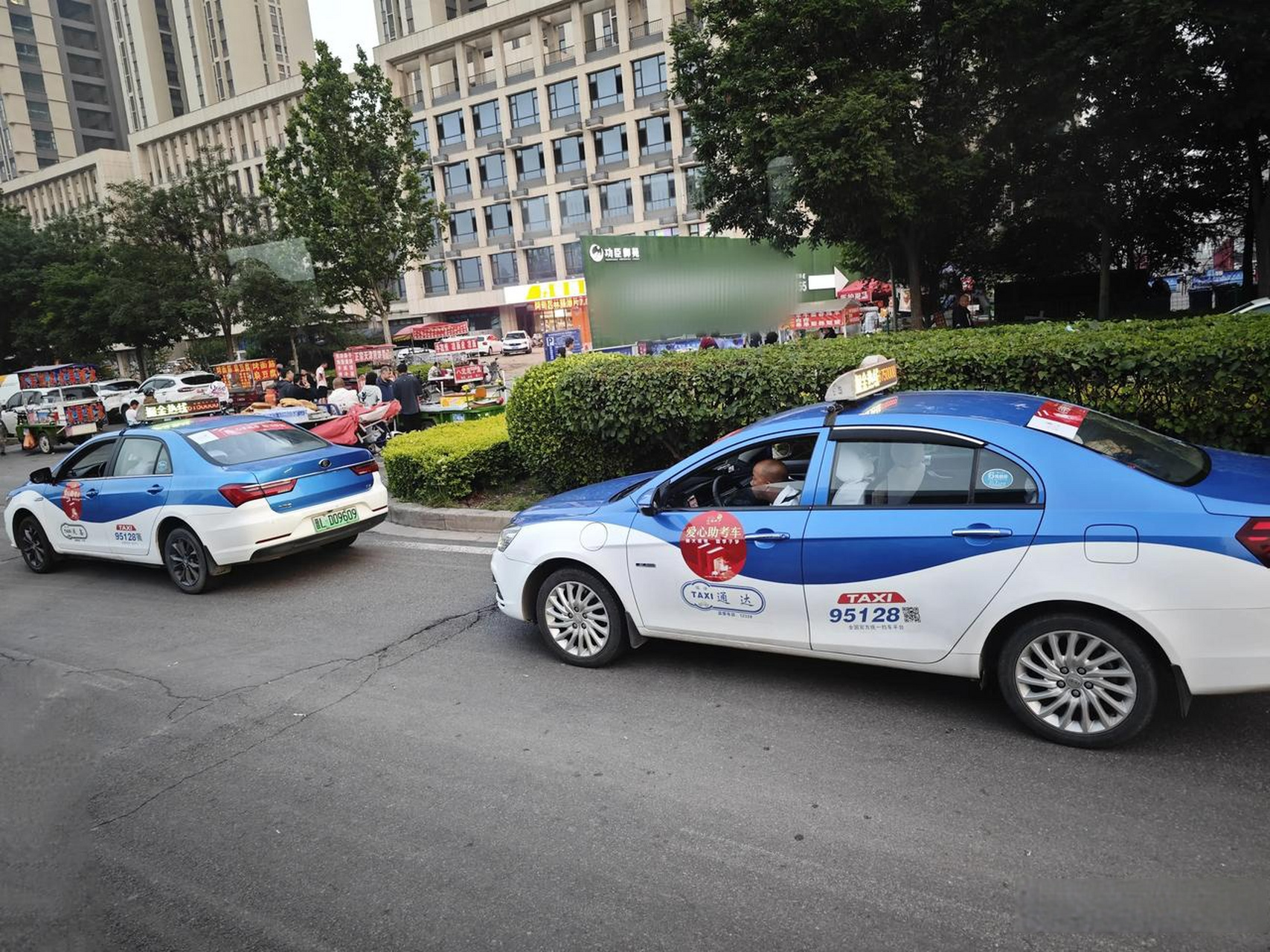 据了解,临汾出租车为高考生提供免费乘坐服务,已经不是第一年了,这
