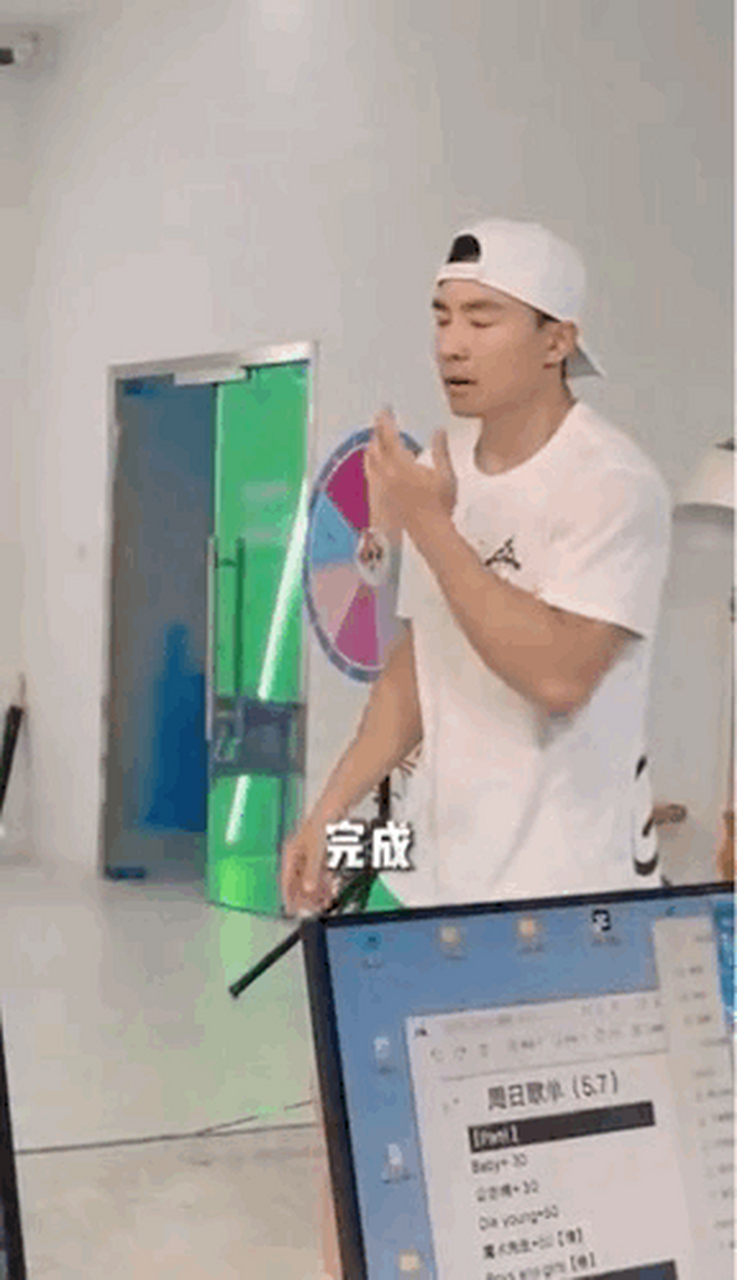周杰伦向刘畊宏自荐我要夏天# 杰伦14年的歌配教练的新操,真的直接