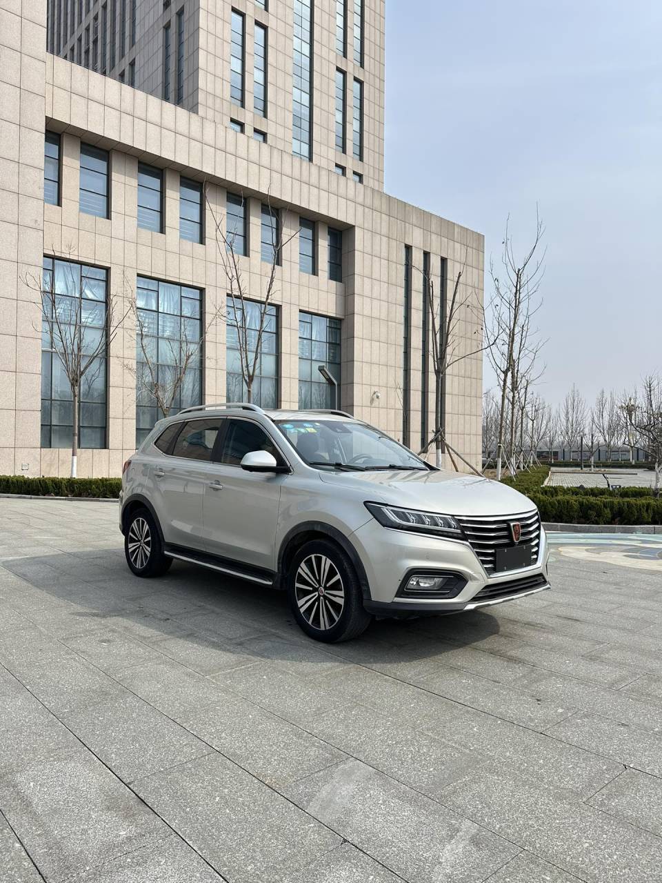 5t插电式混合动力版本,最美香槟金色外观黑色内饰,最顶配新车二十多万