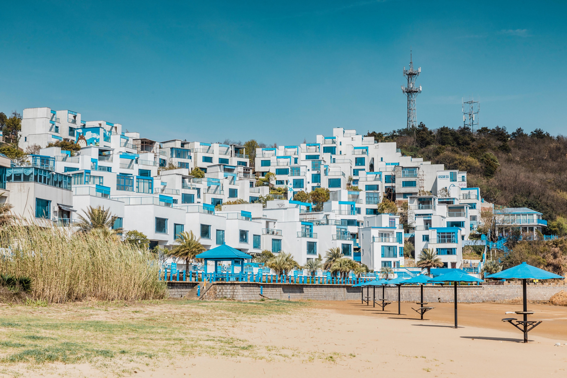 秀山岛介于舟山岛与岱山岛之间,传说秀山岛乃海上三仙山之一的"方丈岛