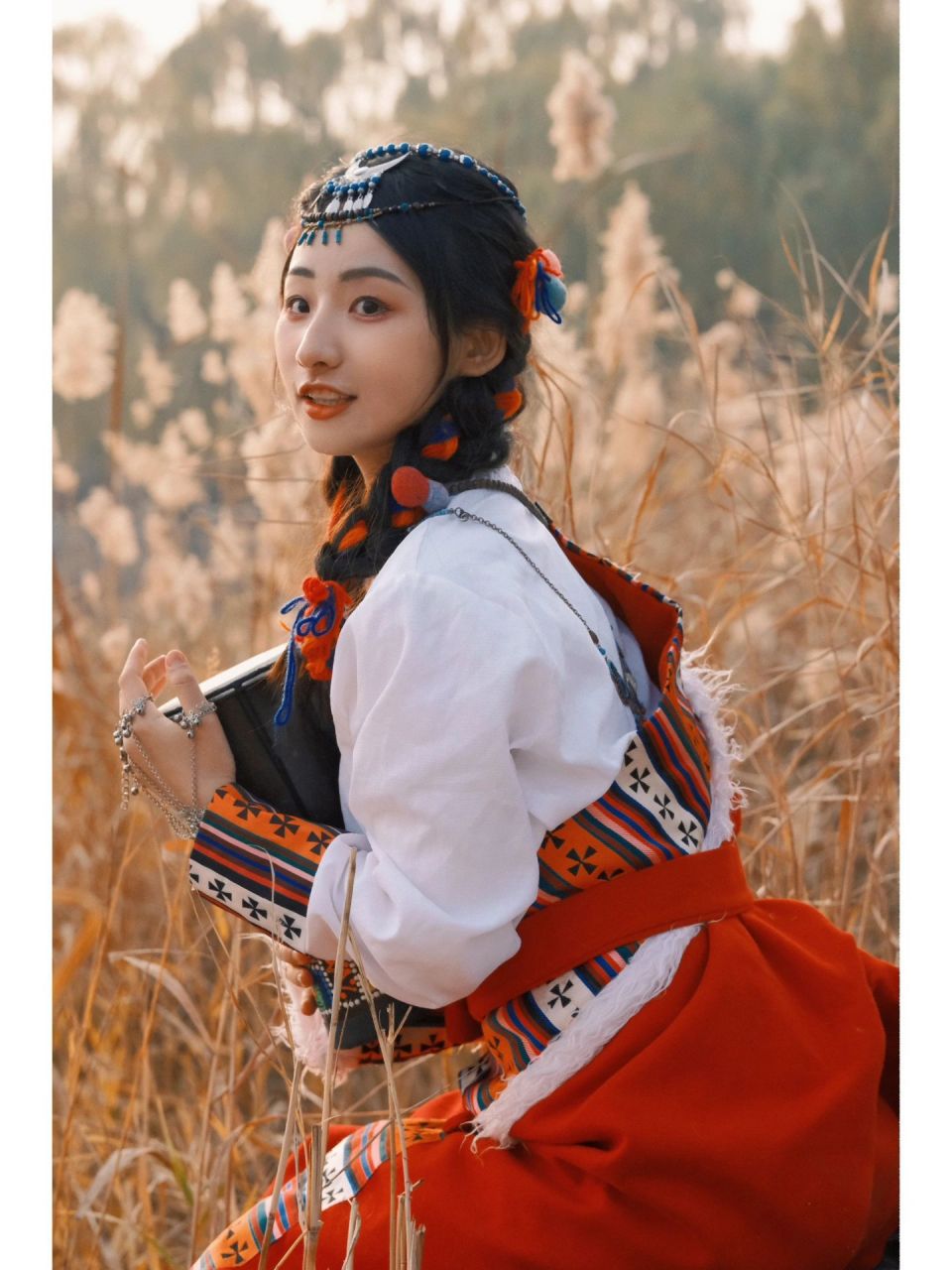 27种藏族写真拍照姿势合集|民族风拍照 91:me 	 9790