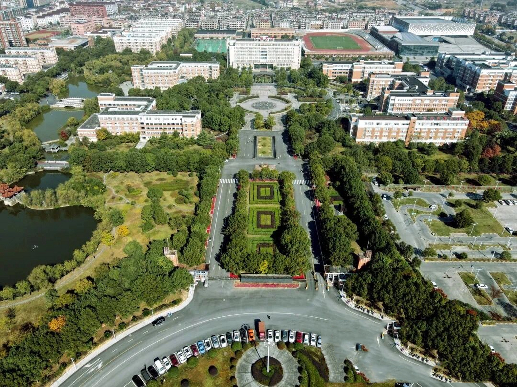 浙江广厦大学 一,学校地址:浙江省金华市东阳市江北东街广福东街 1号