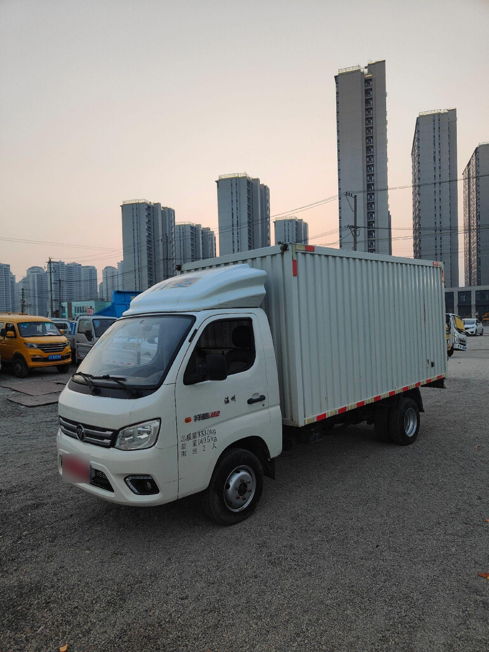 福田驭菱3.7厢式货车,方向助力带空调电动门窗