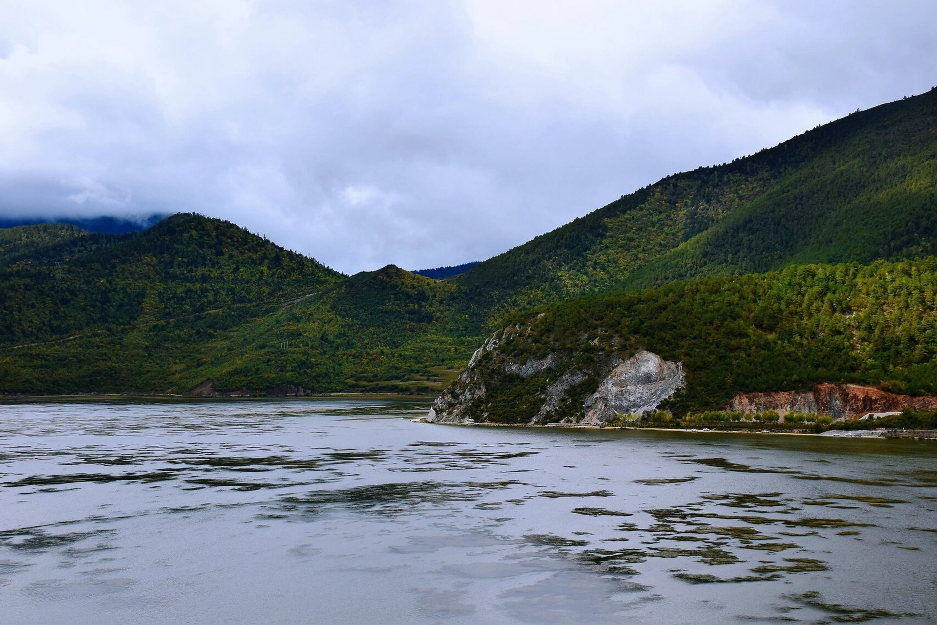 纳帕海香格里拉大草原 纳帕海,在云南境内,如果说可以被称为高原之泪