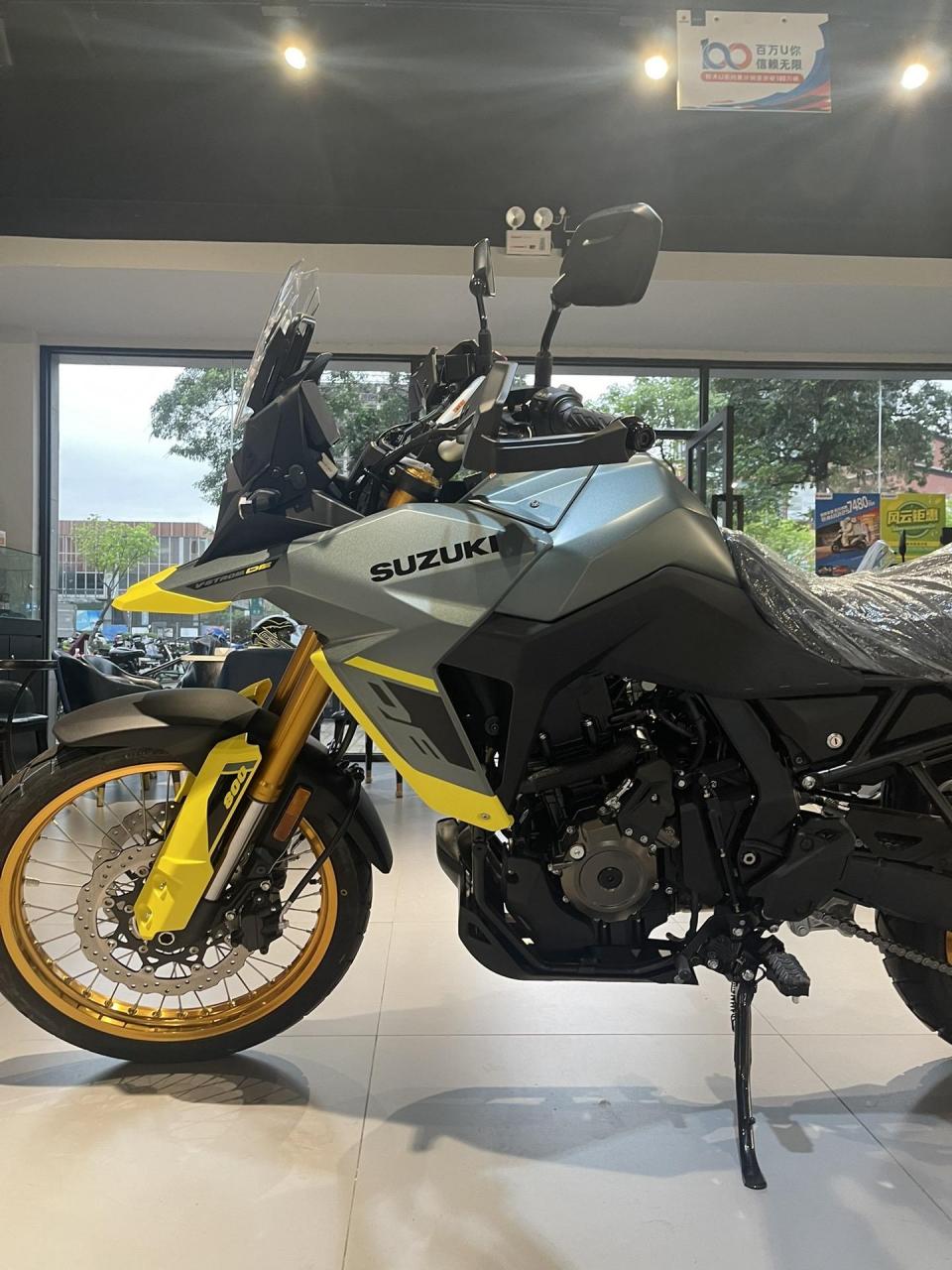 suzuki vstorm800de.铃木中量级硬核拉力铃木 800de 机车