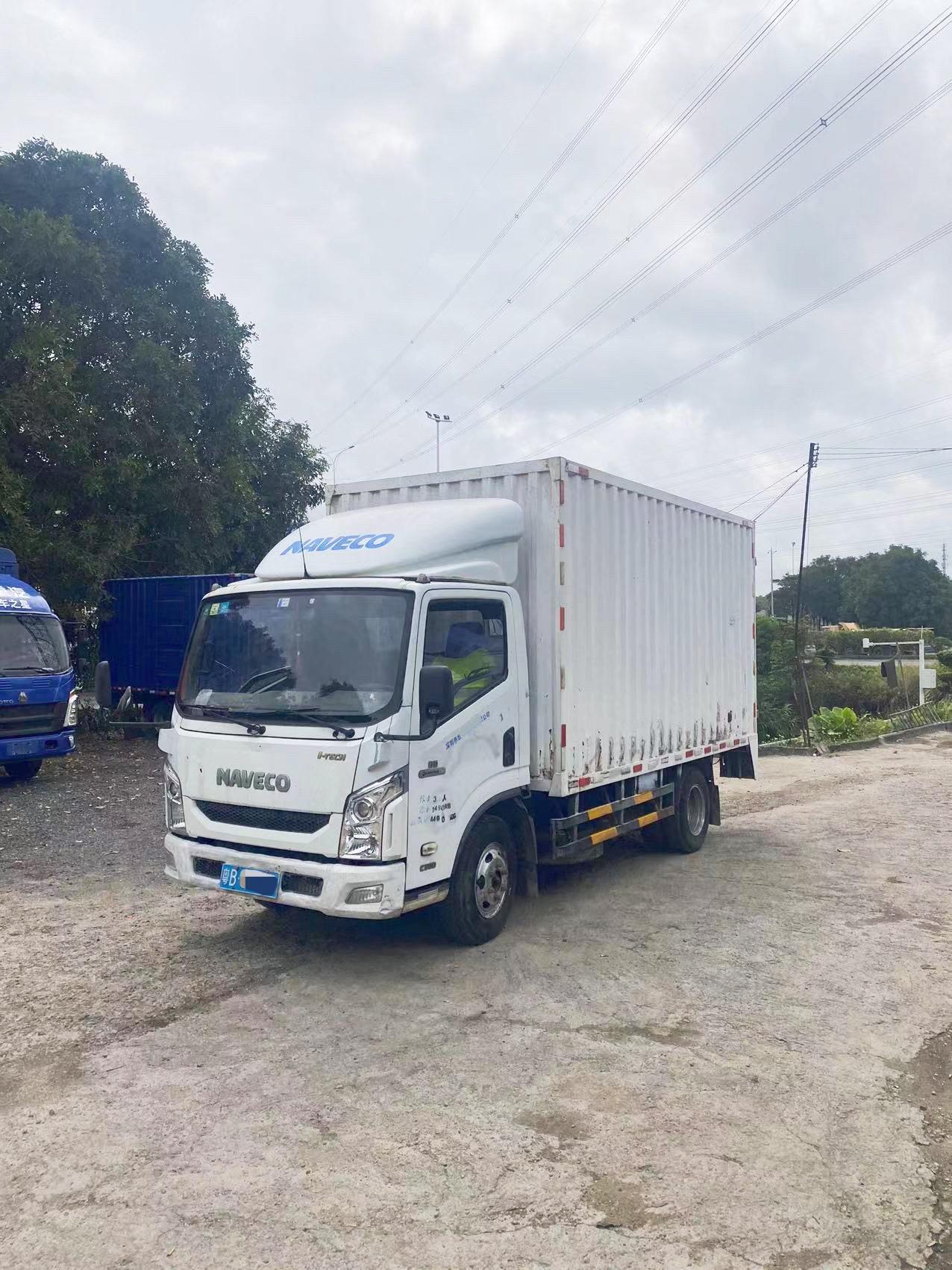 深圳牌.依维柯c300.2015年元月上牌.箱长4.2米宽2