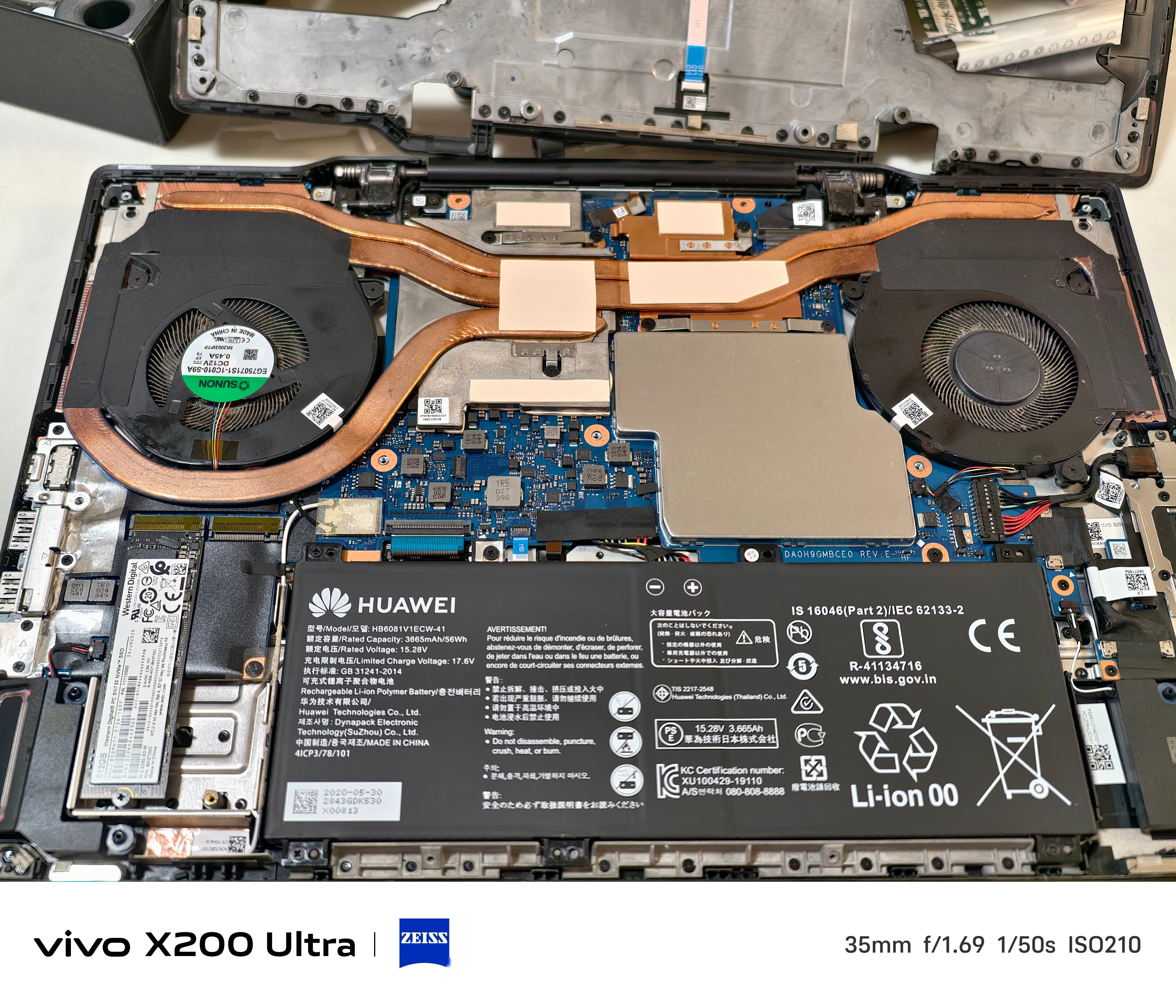 拆开了我的荣耀猎人游戏本v700,其实风扇的灰尘还好,不是网上那种堆满