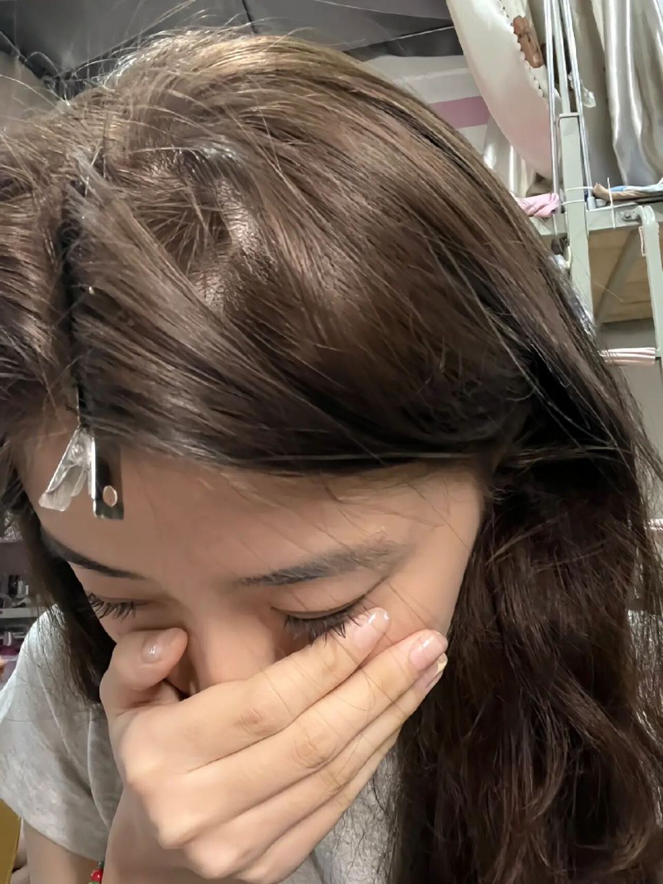 96发色是 :璀璨灰棕色95 冷色 06完全就是一个本命发色了