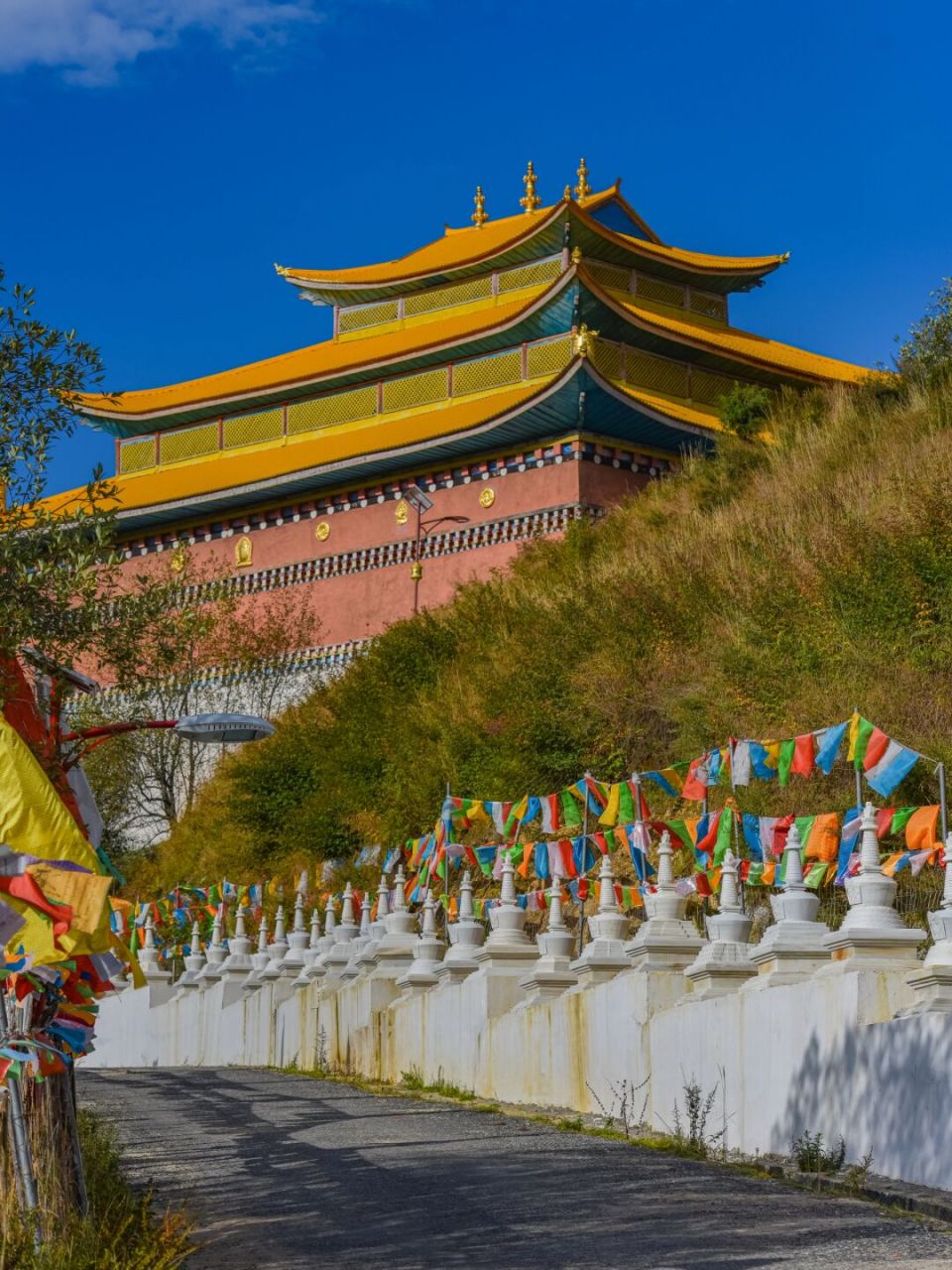 超出片的千塔佛国,既是古寺也是王宫 文旅君96今天分享的是位于川西