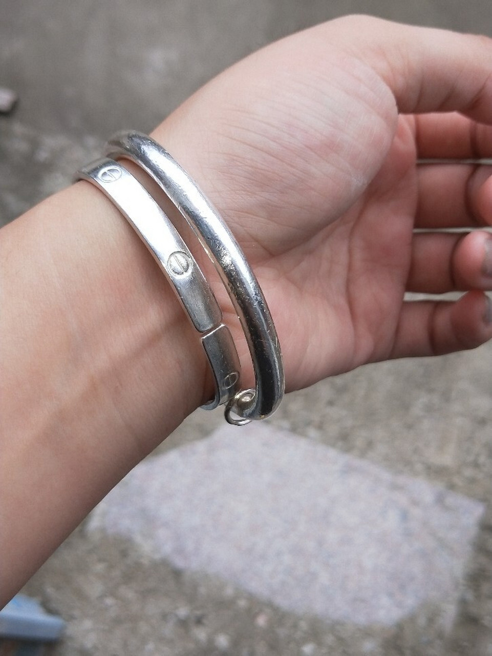 (*^ω^*)银手镯变黑火烧后变白 发黑的银镯子用牙膏洗了几次都没洗白