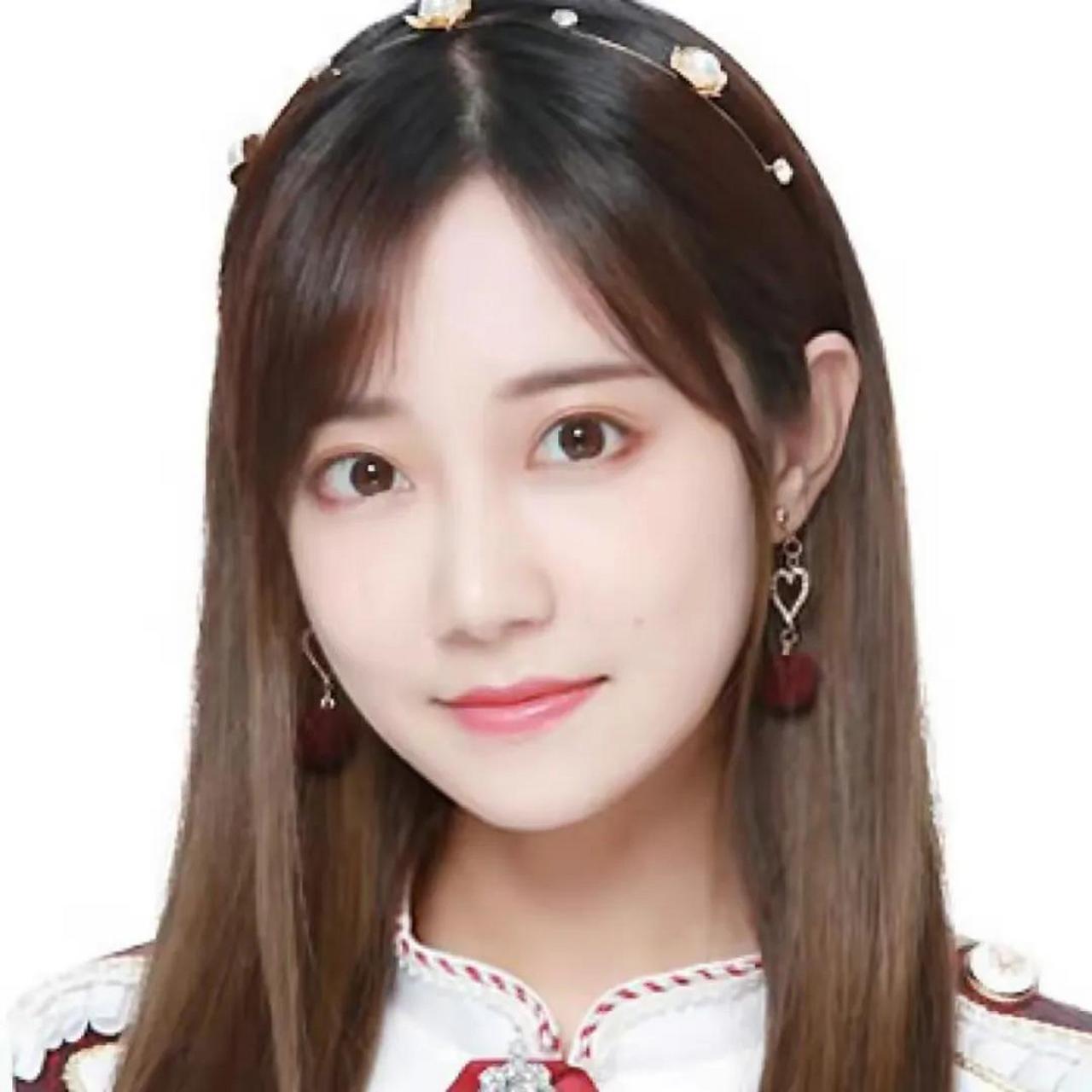 snh48原成员冯薪朵新增一则限制消费令,今年2月,冯薪朵已因此案被强制