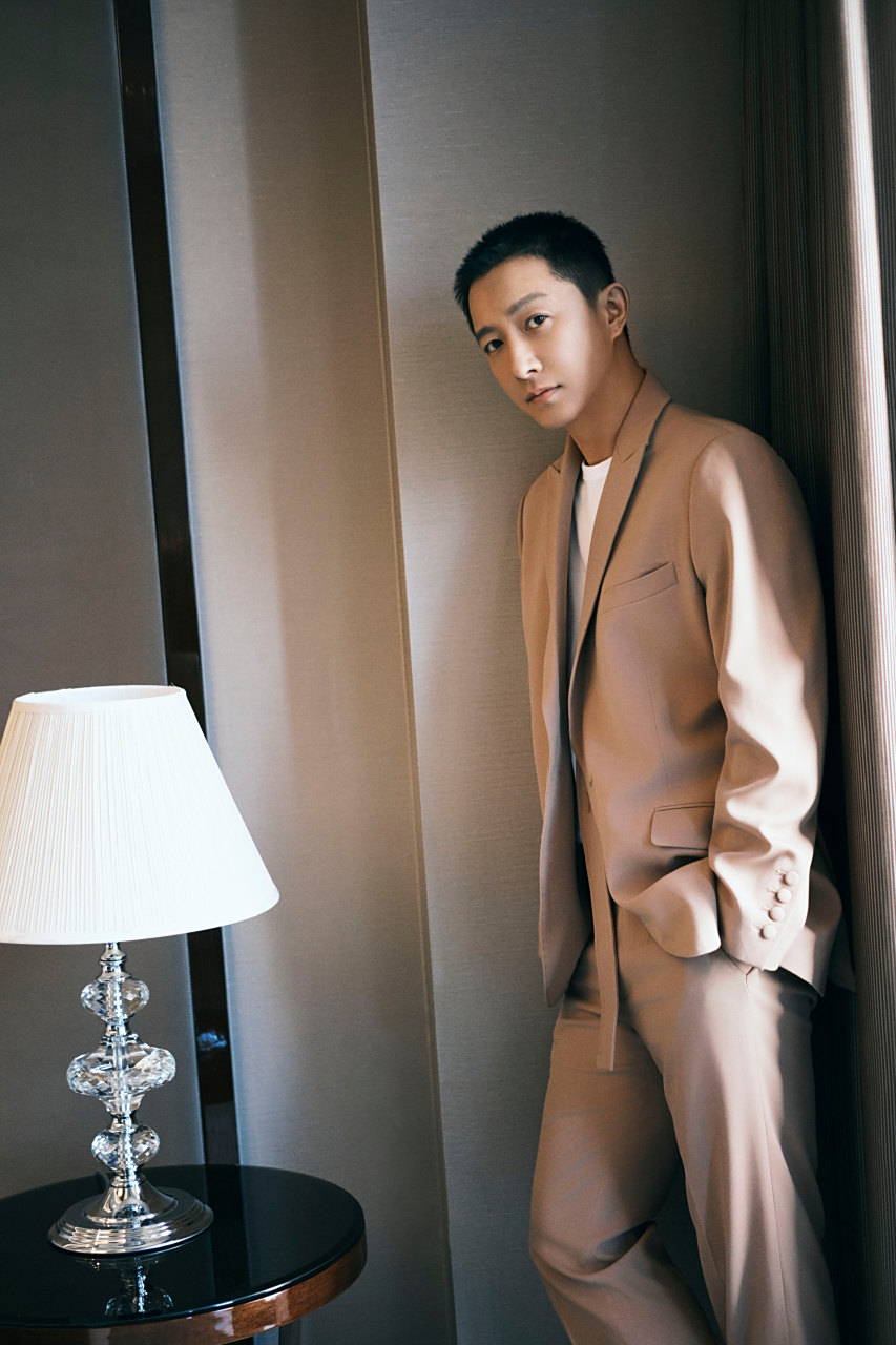 韩庚超话 目光灼灼,光影绰绰,见面愉快.