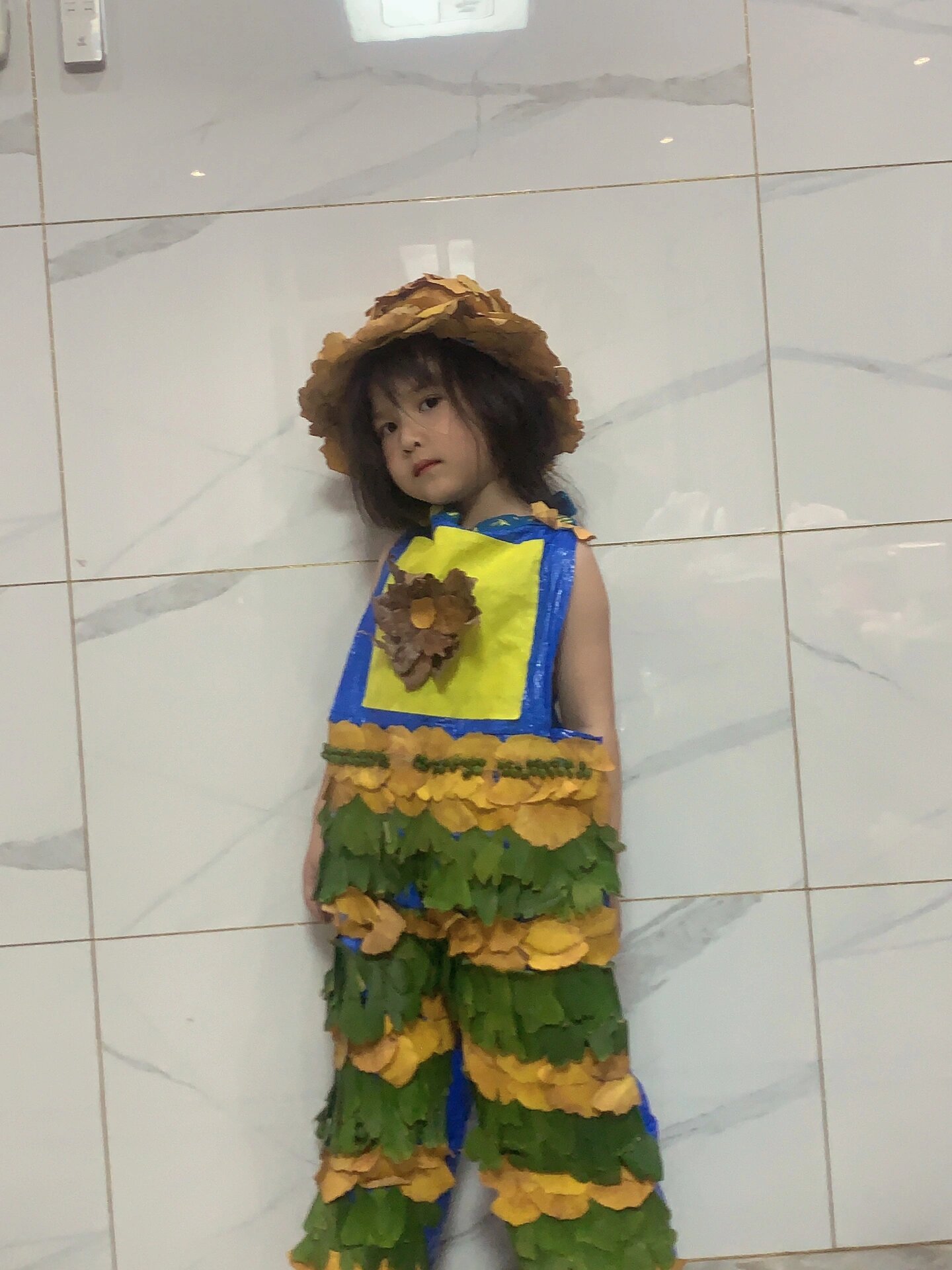 幼儿园作业树叶衣服