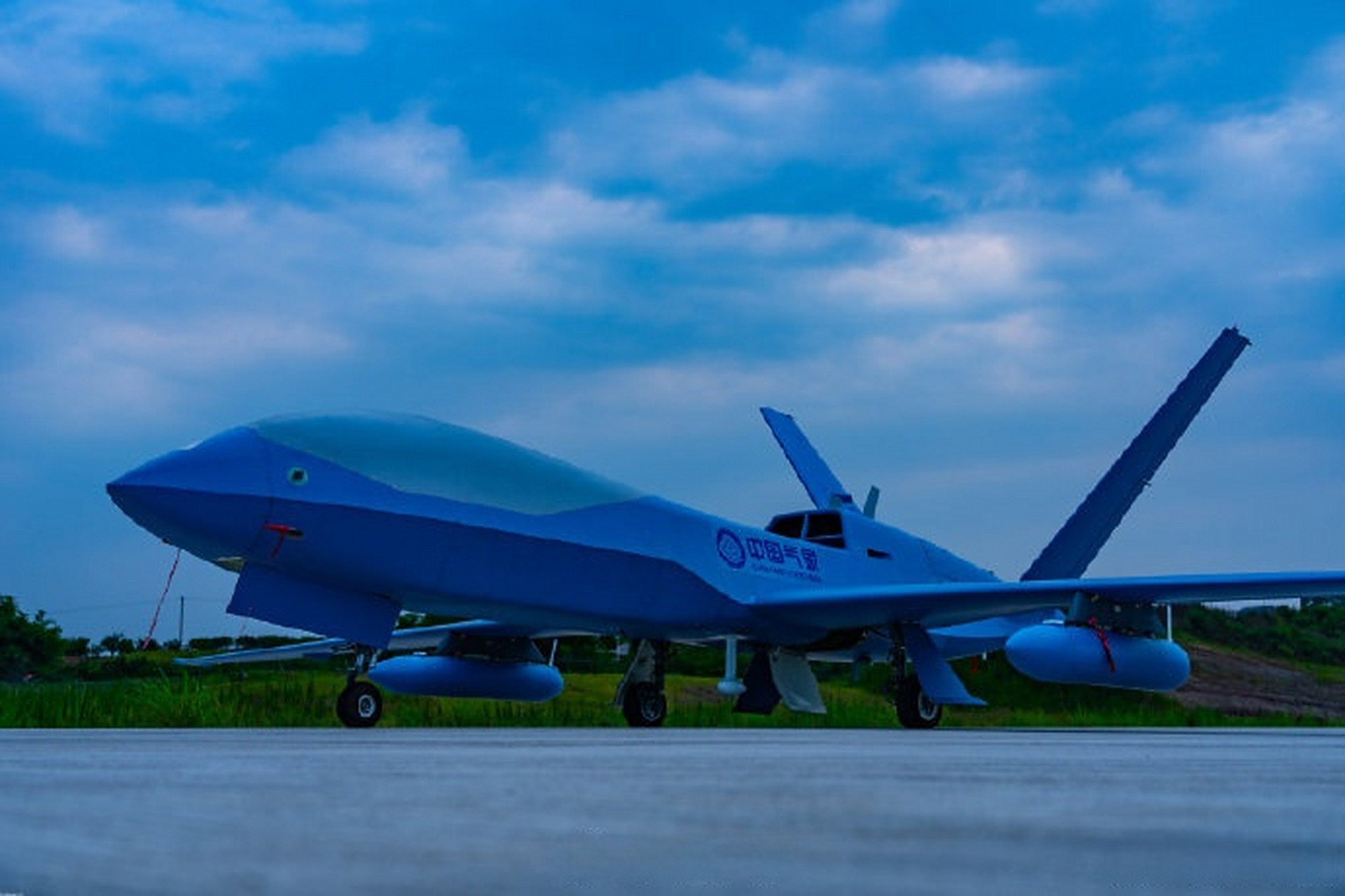 【#两型海燕号无人机交付#,实现高原垂直探测首飞】6月28日,两架海燕