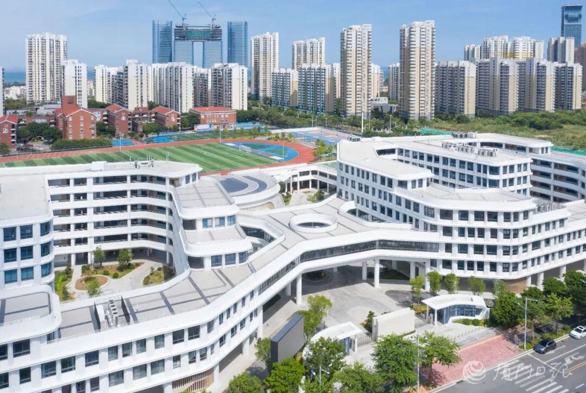 这所学校是厦门市委,市政府为优化我市营商环境,面向厦门高新人布及