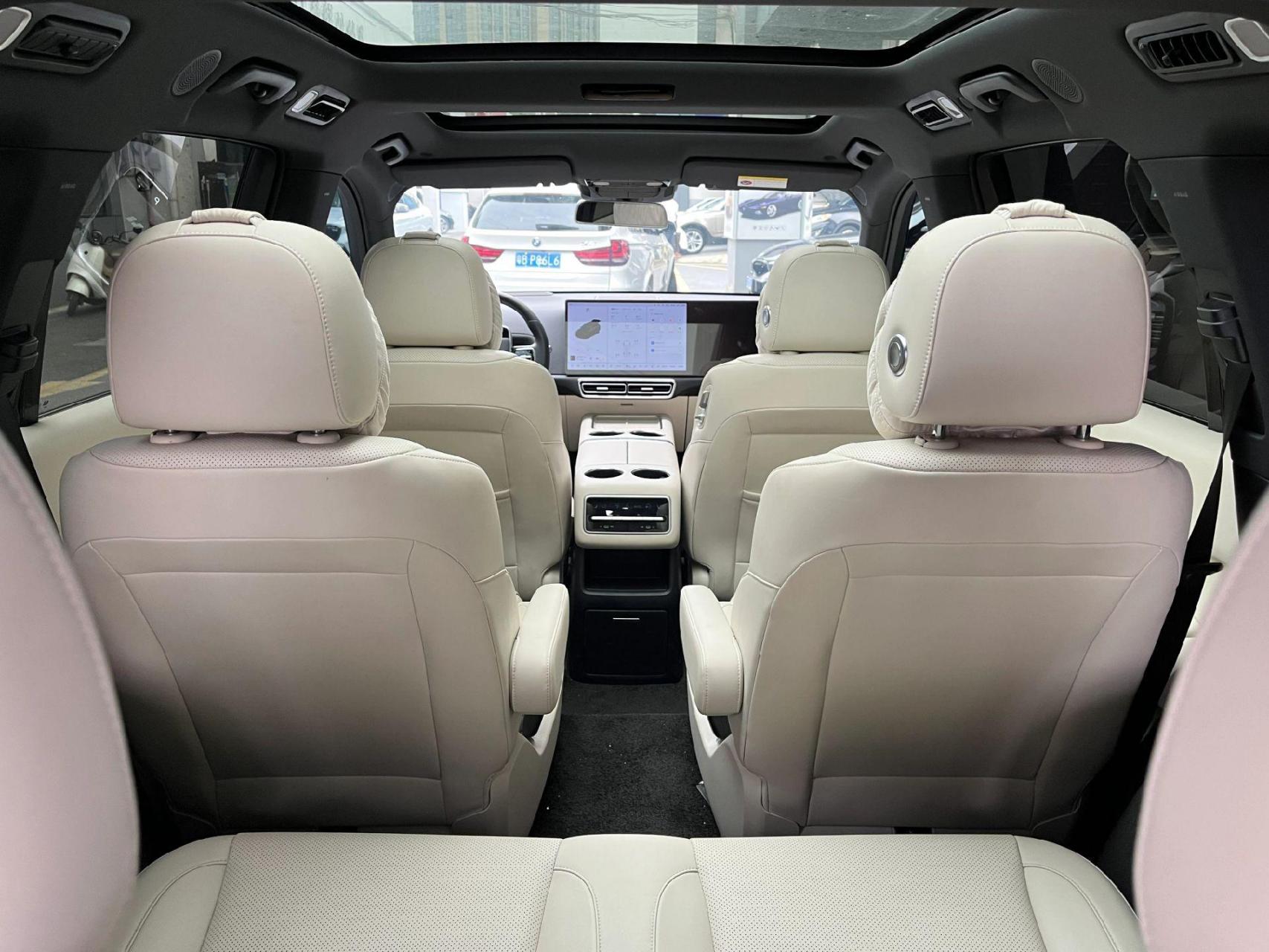 理想汽车 理想l8 2023款 pro 2023年8月份上牌 安全行驶2.