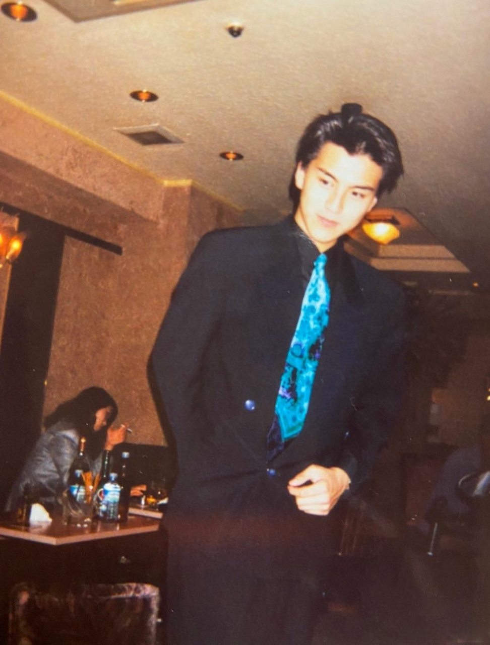 日本90年代的传奇牛郎-流星,本名水野正大,曾做过酒店服务员,调酒师