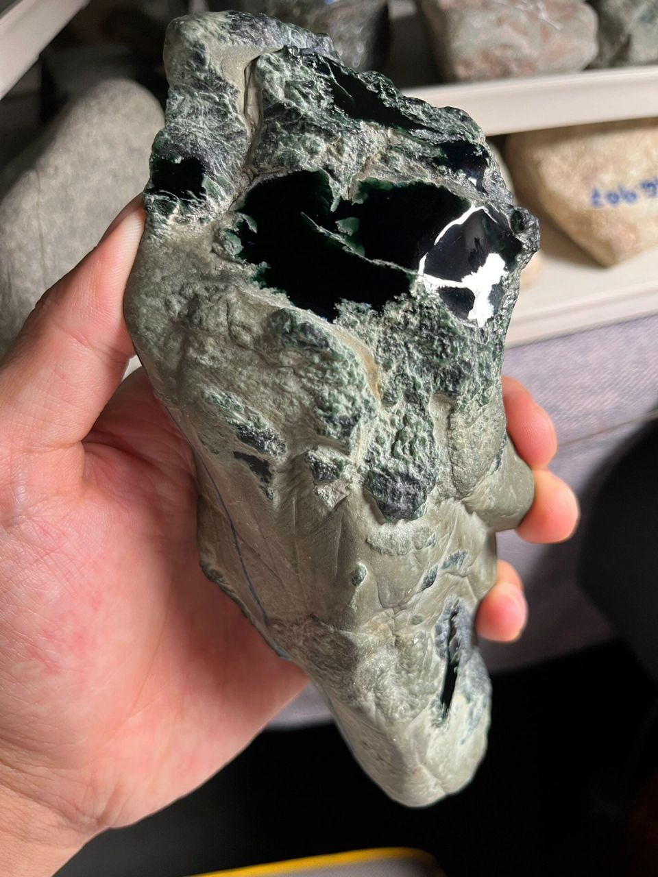 692克极品墨翠,包浆皮的莫西沙料 692克极品墨翠,收藏品质,包浆皮的