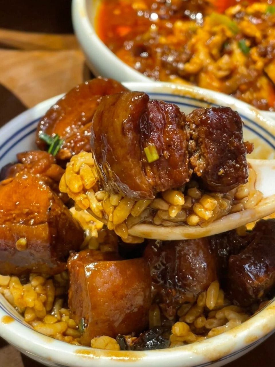 在扬州,吃了这碗饭才算圆满…… 红烧肉拌饭!