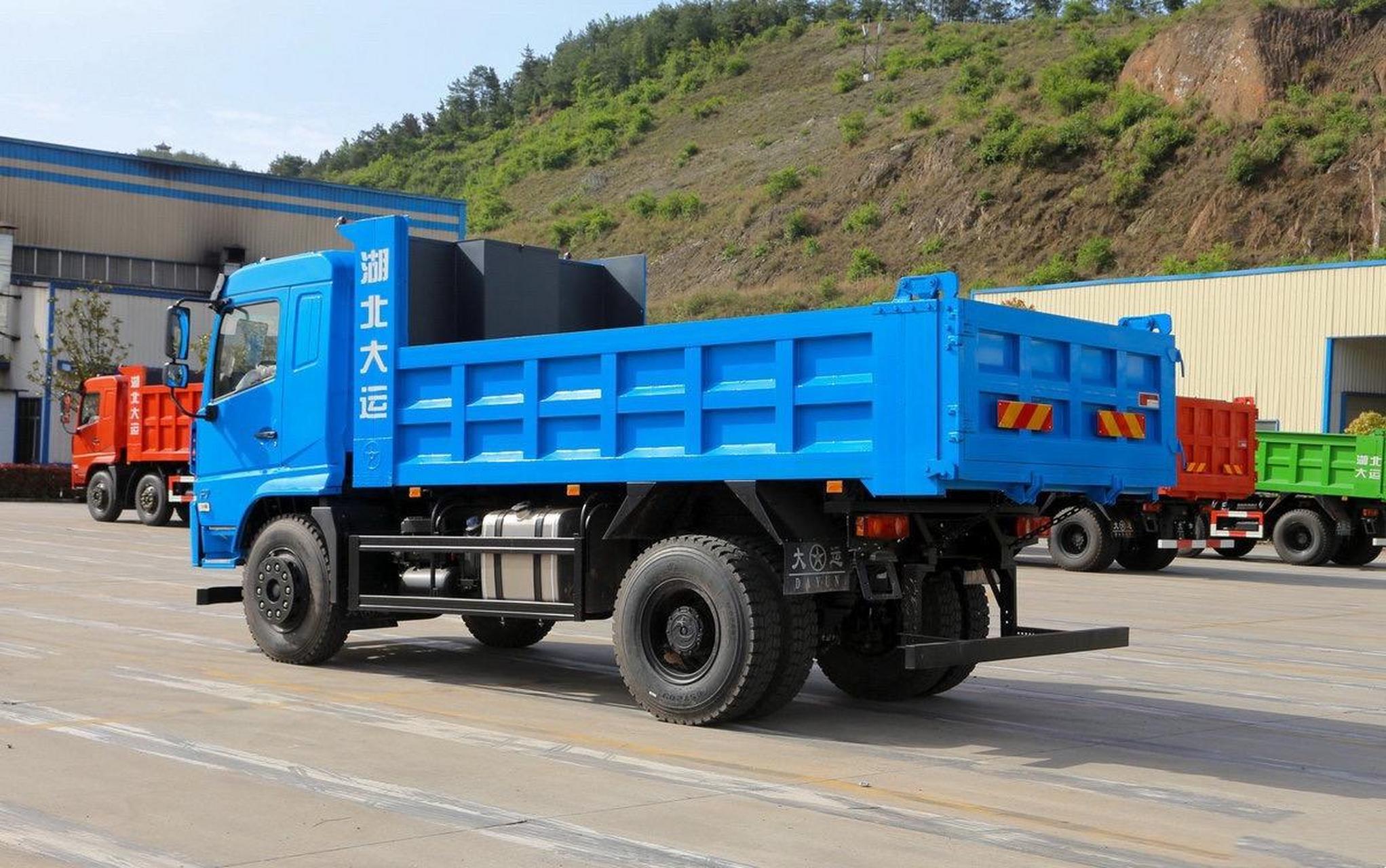 dyq3183d6ab渣土车 大运自卸车  驱动形式4x2 轴距4500mm 车身长度7.