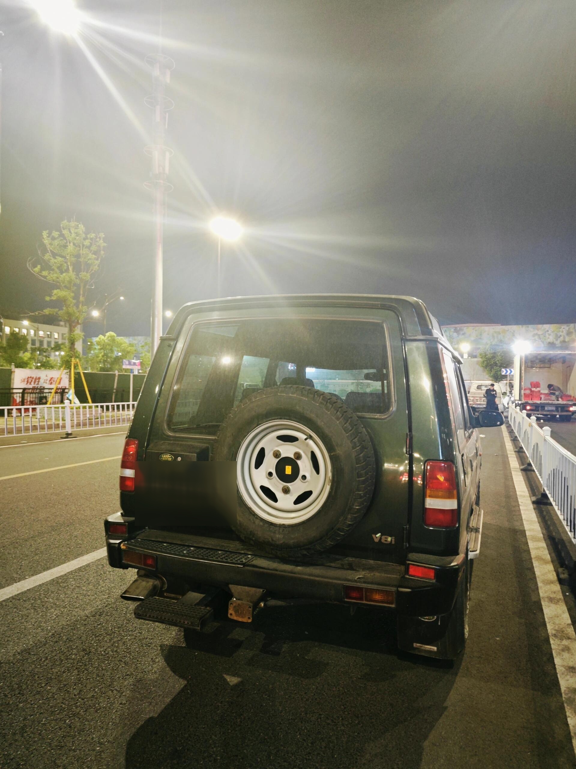 盒子汽车稀有方盒子路上少见的初代路虎发现
