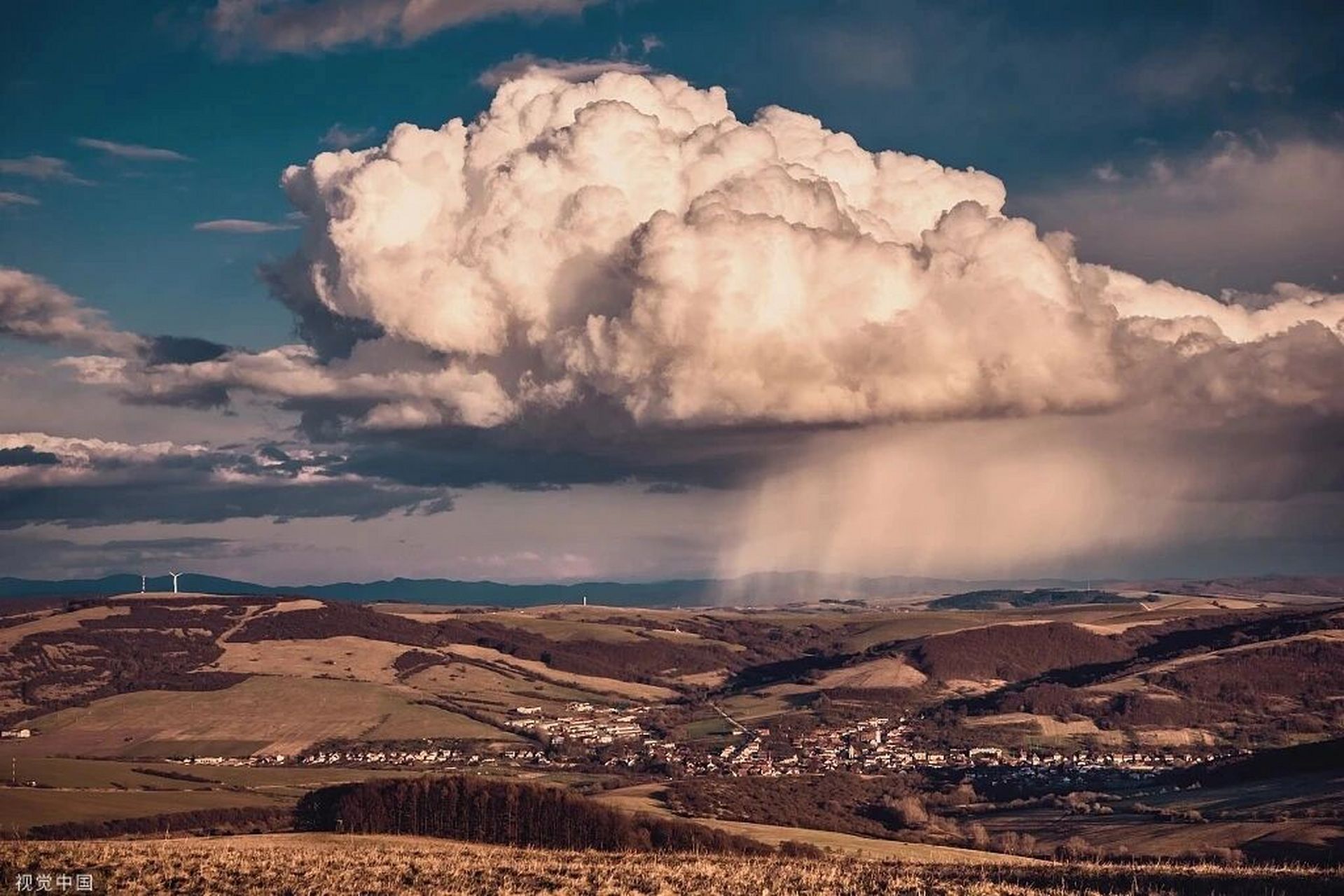 地理微专题|认识云 按照云底高度(低云,中云,高云)和形态(积云,层云和
