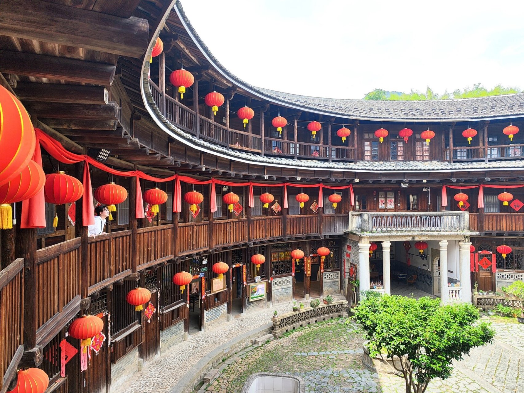 永定土楼攻略 讲解员推荐 #福建土楼# 在厦门玩了几天,决定去看看大鱼