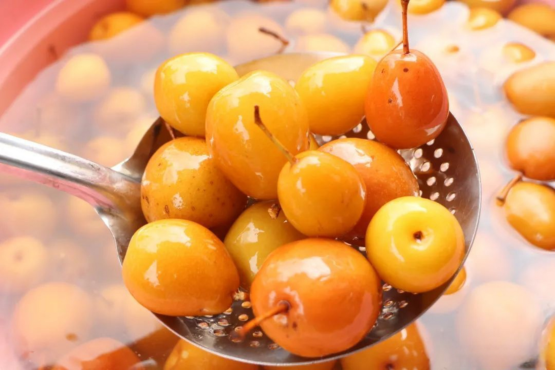 保山旅行# 腌梨也叫泡梨,是镇安一代人的童年记忆,皮薄个小,金黄色的