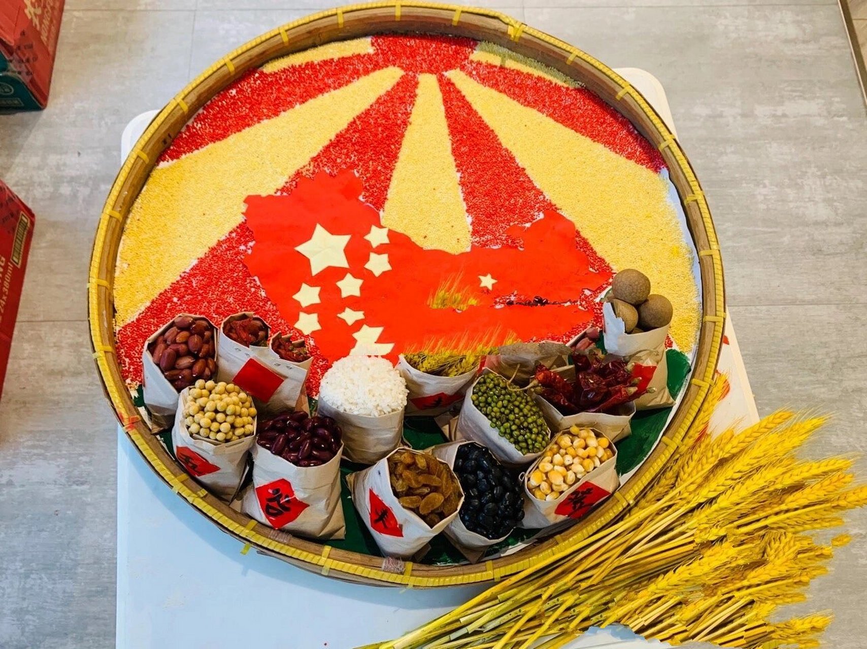 五谷画 国庆diy 创意 五谷丰登 国庆手工作业 拆拆改改 和女儿用时一