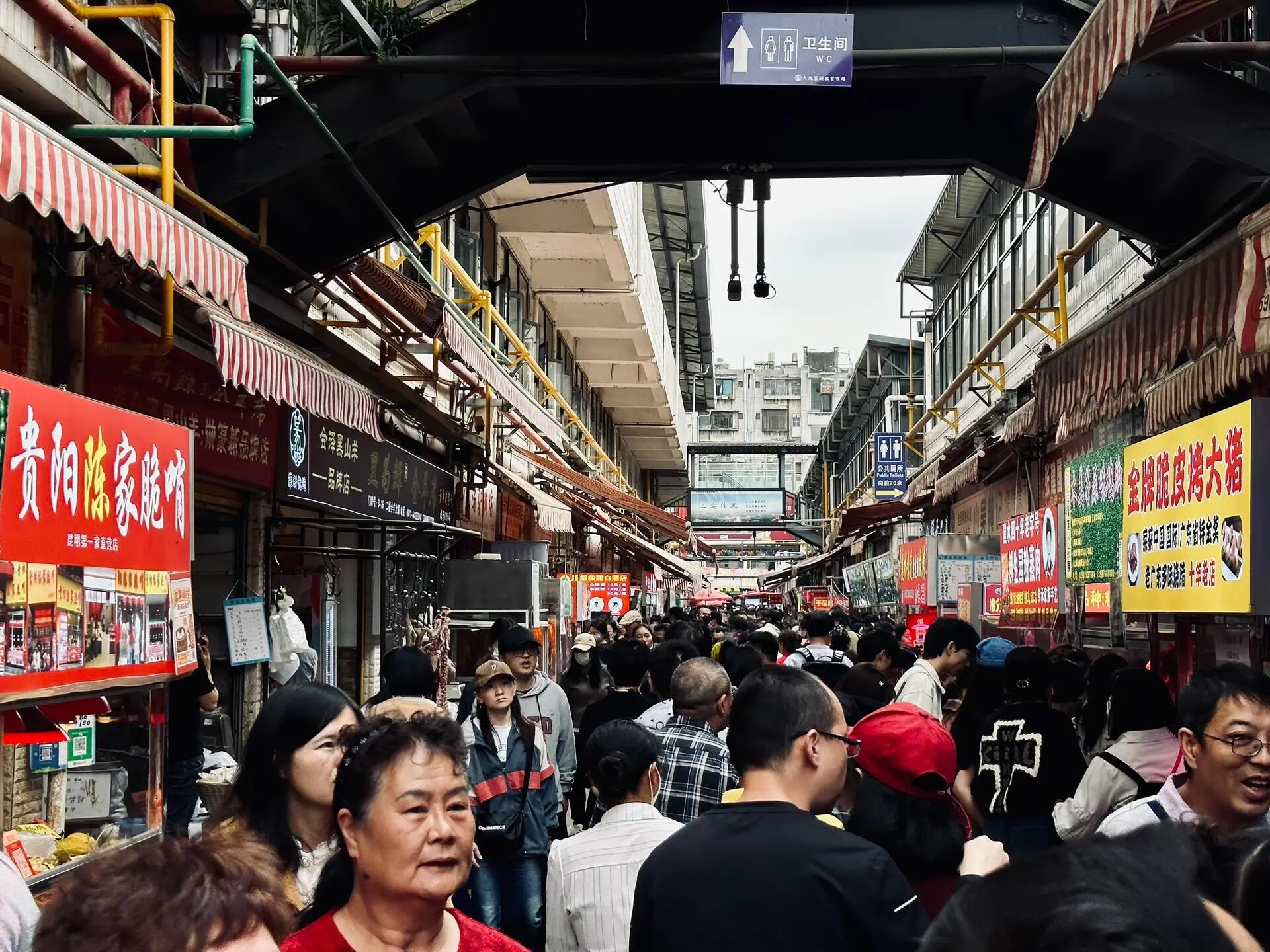 这里是全昆明最热闹的农贸市场