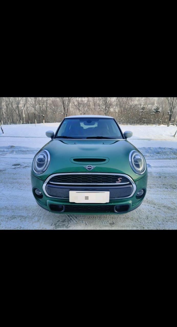 宝马mini.2020款 2.0t cooper s艺术家 2020年7月上牌,行驶1.