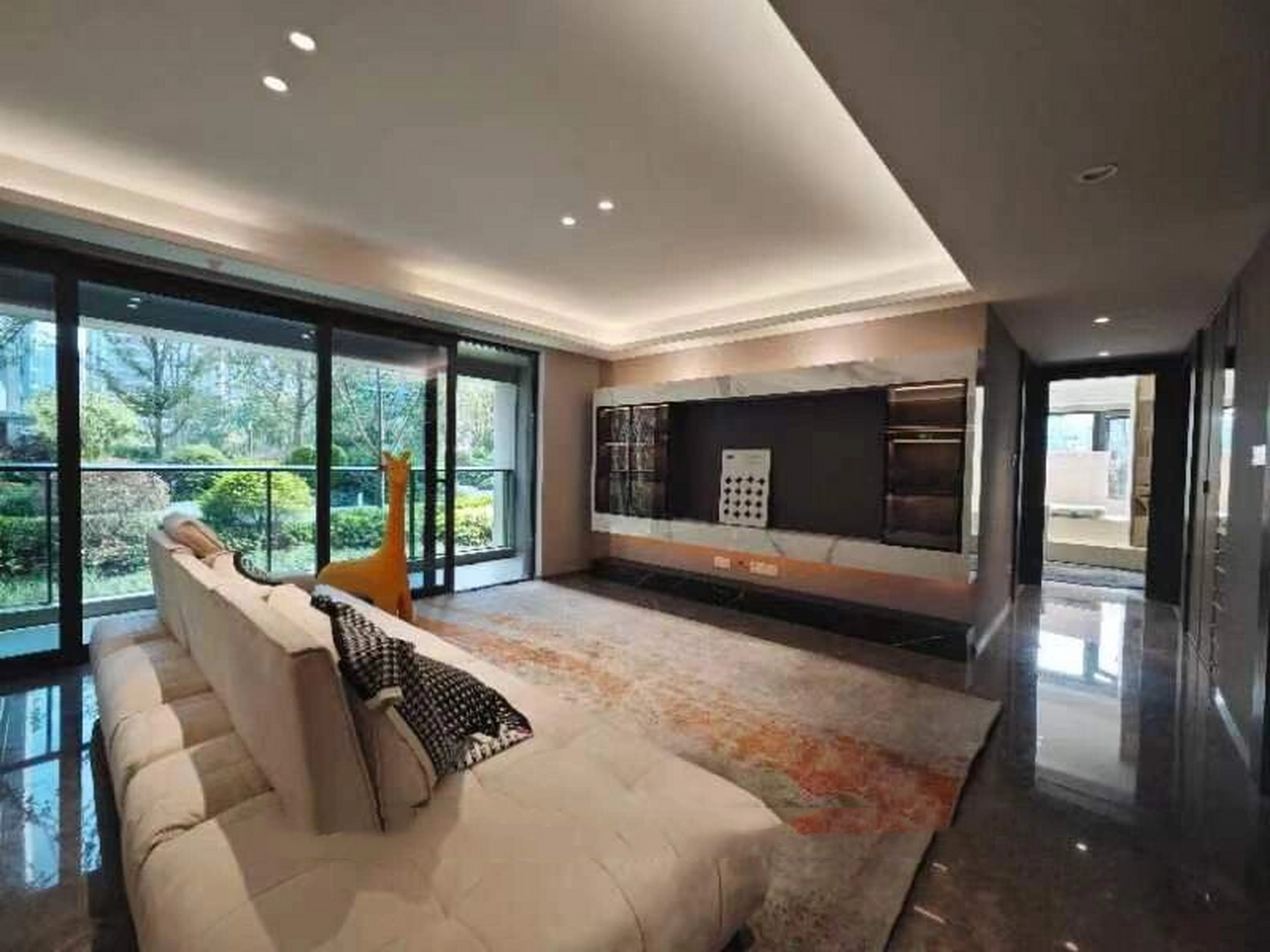 项目名称: 样板房vip客户 地址: 浙江 - 杭州·拱墅区 楼盘: 滨融府