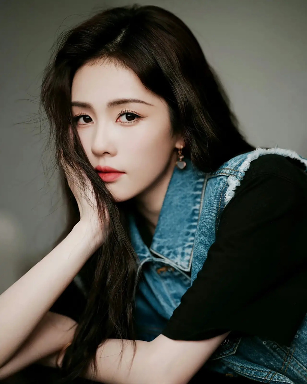 白鹿的捧脸照合集,看来喜欢捧脸不是一天两天了.