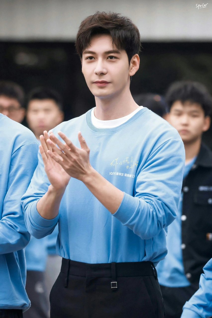 陈星旭新剧开机97与李兰迪隔空同款梦回星落 陈星旭主演的《你的