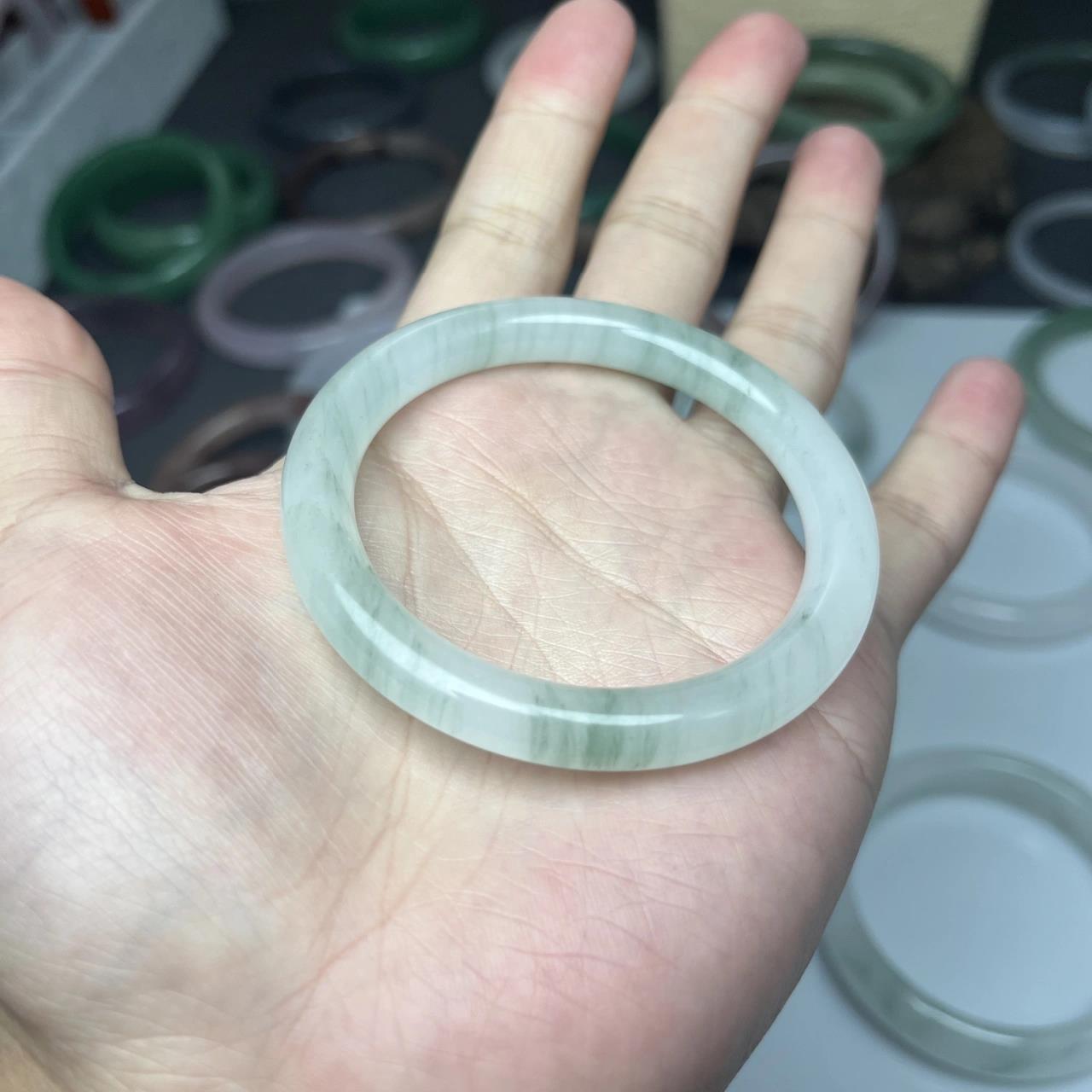 聊一聊天山翠手镯 作为一个天山翠手镯的厂家 给大家分享一些关于天山