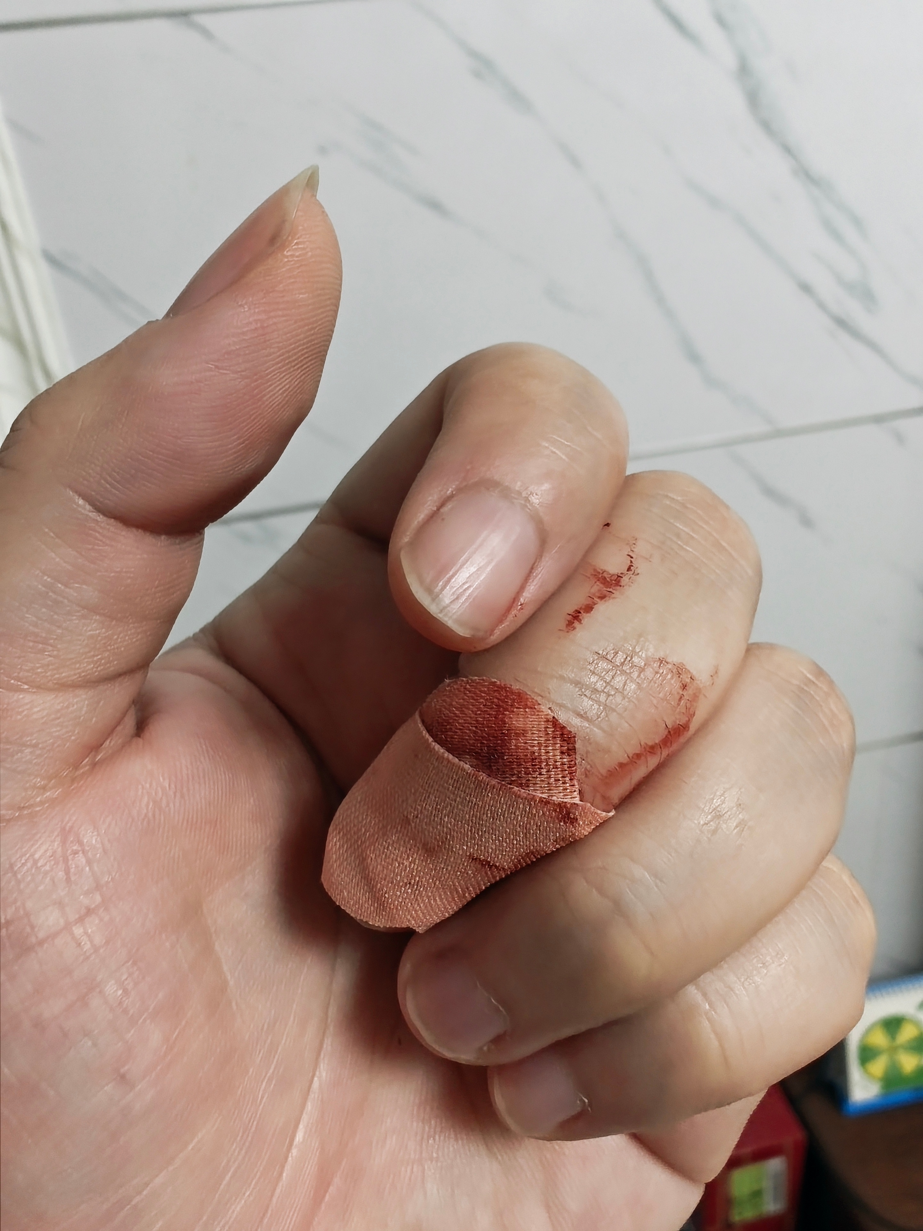 此刀乃我精磨细研而成,切纸团如小葱