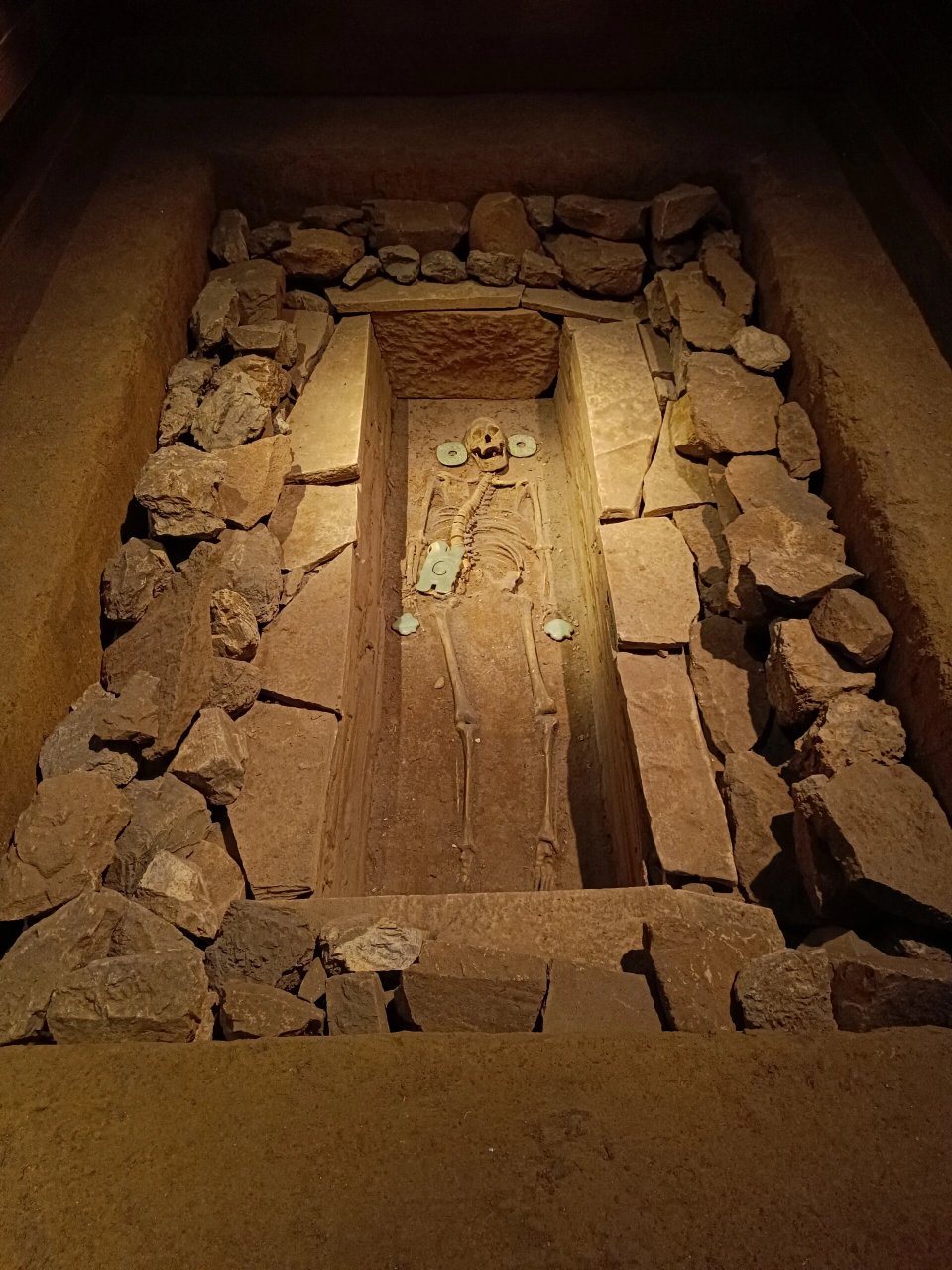 一人独尊——牛河梁遗址,第五地点中心大墓 【牛河梁遗址,第五地点