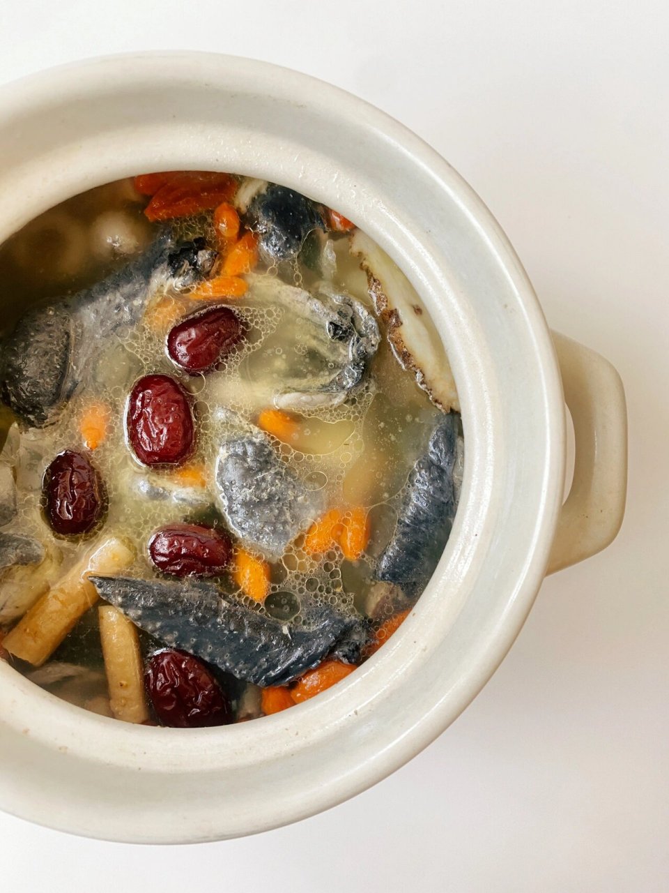 我的私房菜|补血益气药膳乌鸡汤 调理身体 女孩子一定要注意补气血