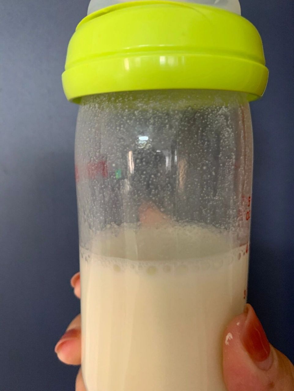 科普一下奶粉的溶解度和哪些原因有关: 1,蛋白质/脂肪/糖类 蛋白质大